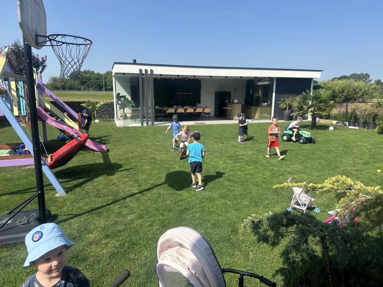 Skupina Pčelice u posjetu obitelji Koštarić (10)