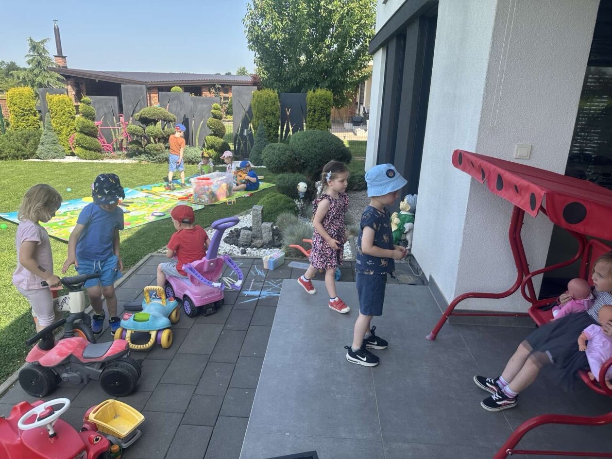 Skupina Pčelice u posjetu obitelji Koštarić (11)