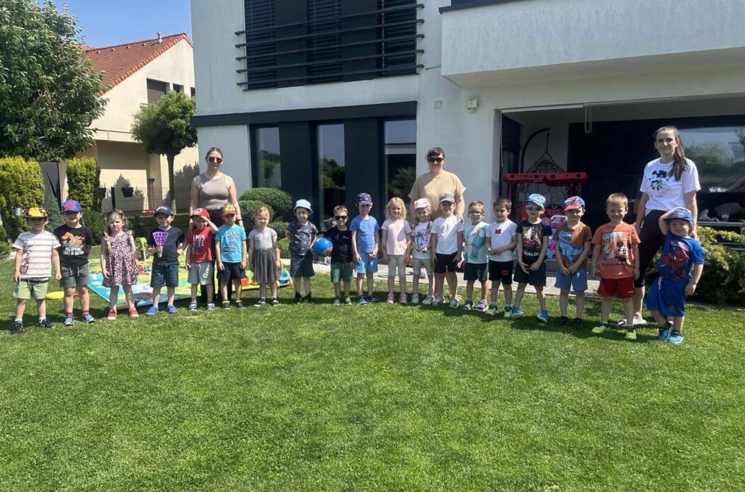 Skupina Pčelice u posjetu obitelji Koštarić (2)