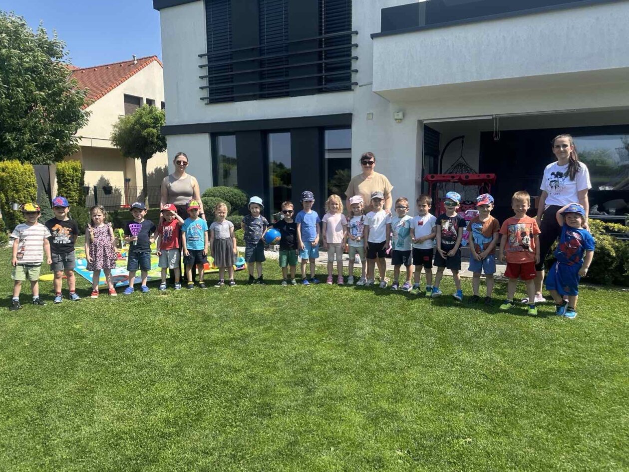 Skupina Pčelice u posjetu obitelji Koštarić (2)