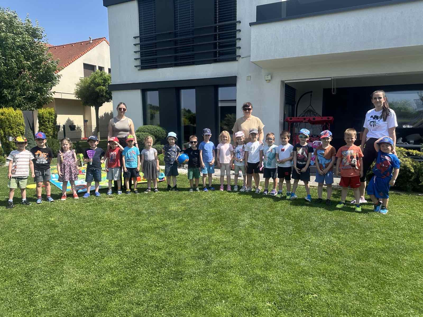 Skupina Pčelice u posjetu obitelji Koštarić (2)