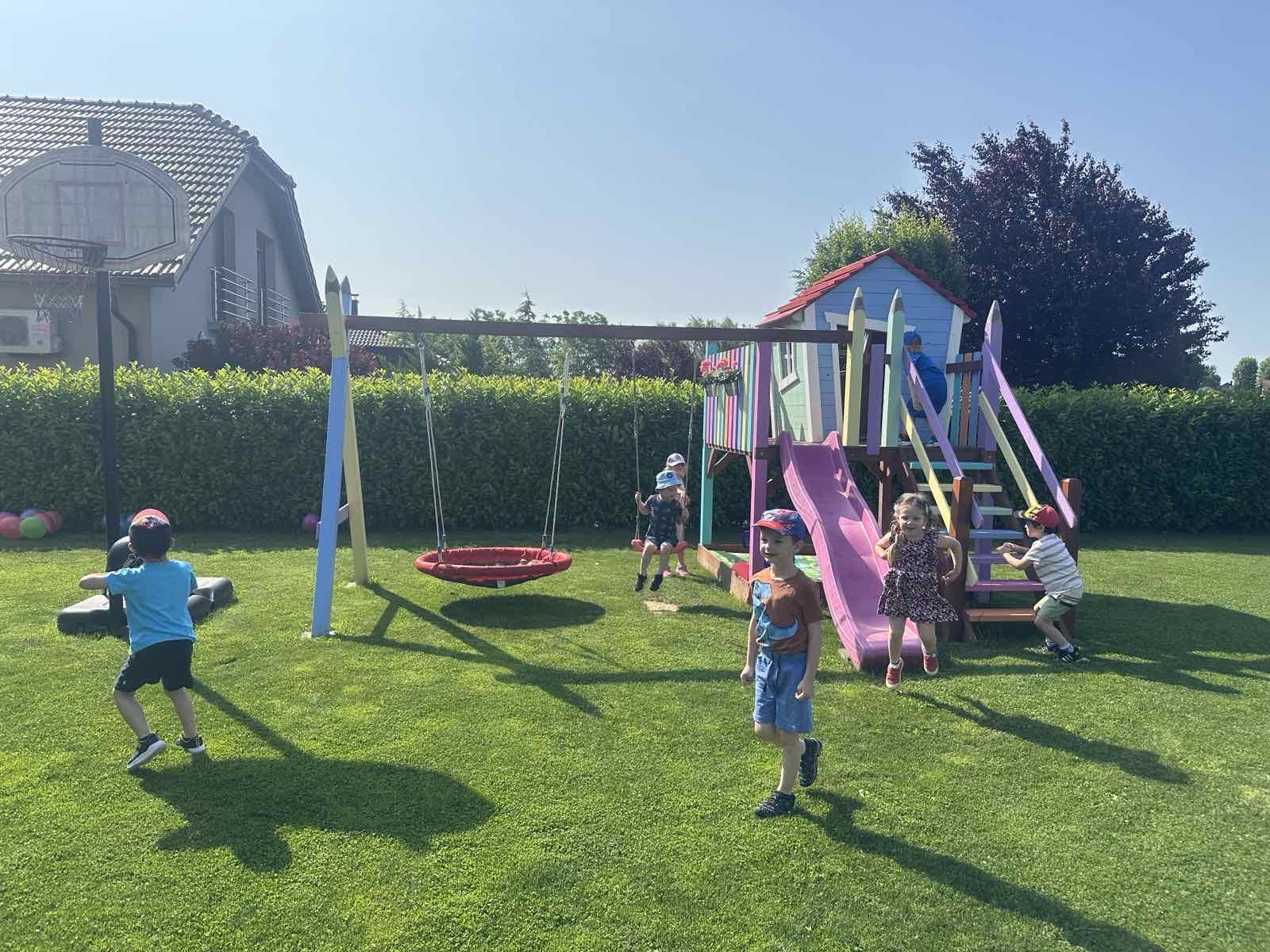 Skupina Pčelice u posjetu obitelji Koštarić (6)