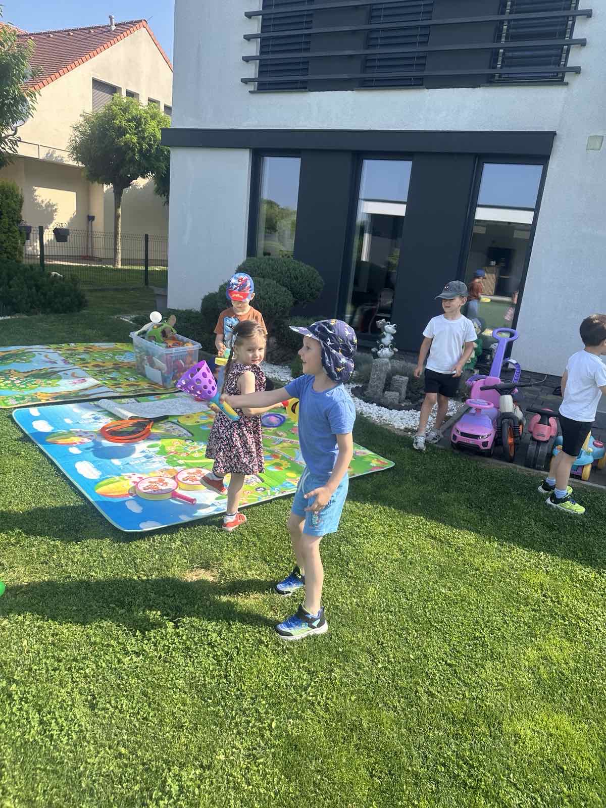 Skupina Pčelice u posjetu obitelji Koštarić (7)