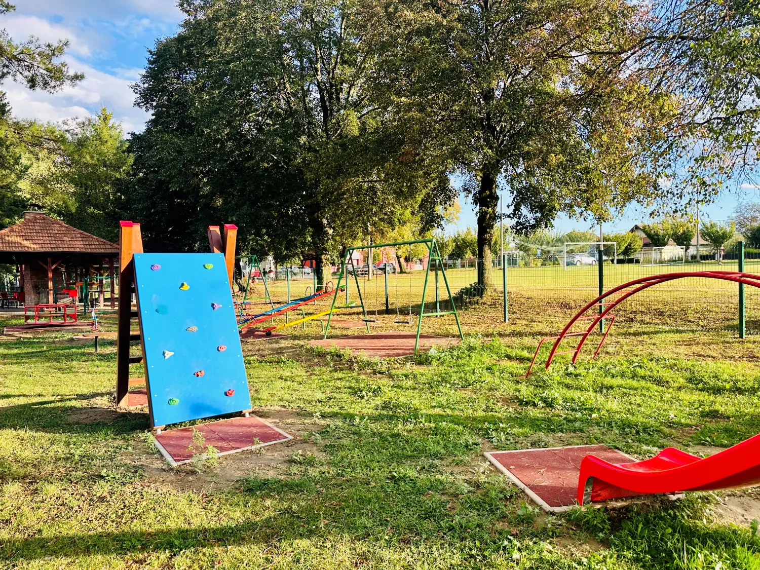 Slakovec, igralište i postaja (4) Slakovec, igralište i postaja (4)