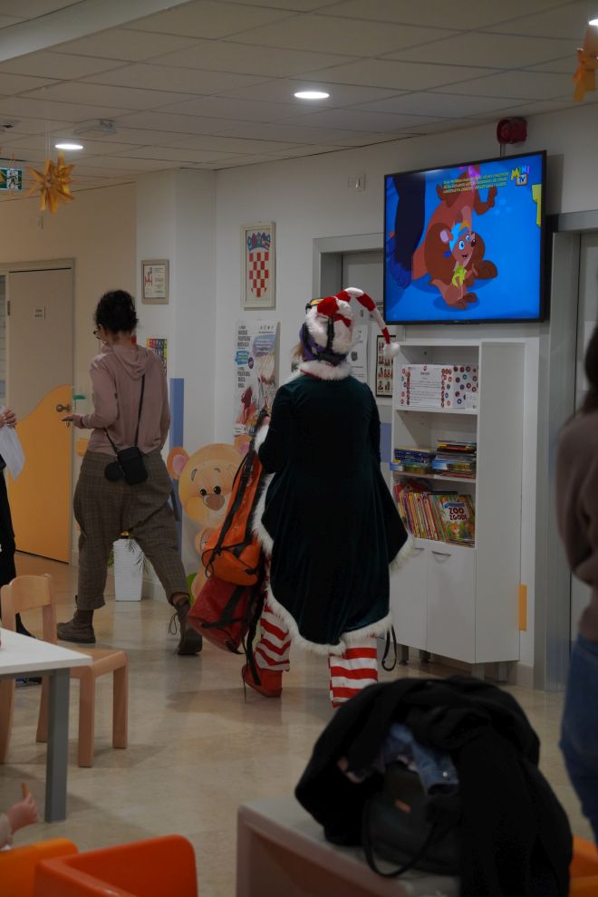 Speleolozi pokloni pedijatrija bolnica božić darivaje (1)