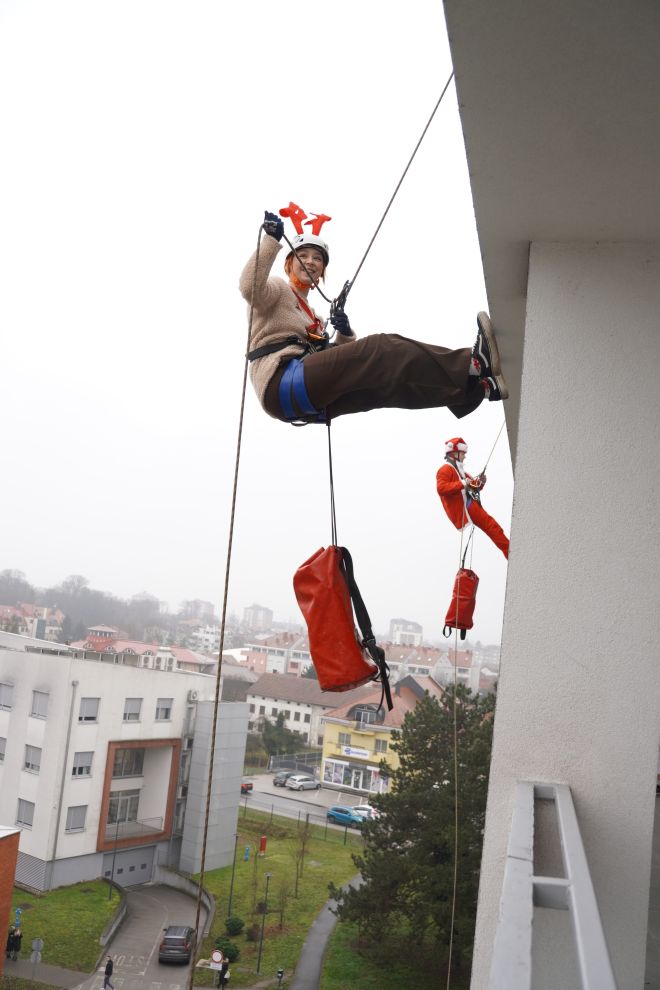 Speleolozi pokloni pedijatrija bolnica božić darivaje (24)