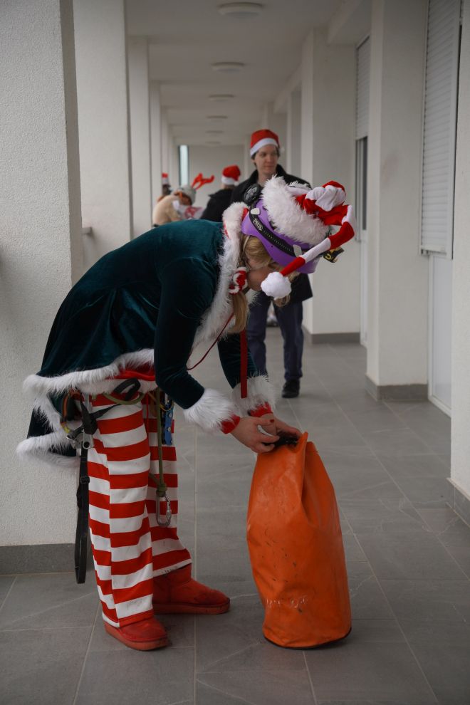 Speleolozi pokloni pedijatrija bolnica božić darivaje (32)