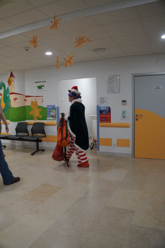 Speleolozi pokloni pedijatrija bolnica božić darivaje (36)