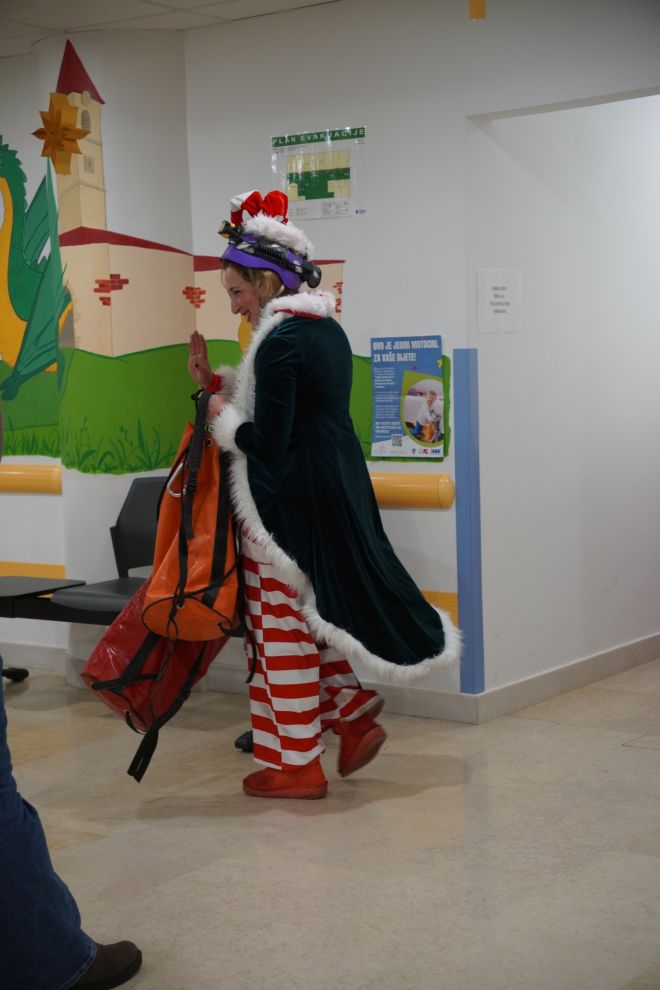 Speleolozi pokloni pedijatrija bolnica božić darivaje (37)