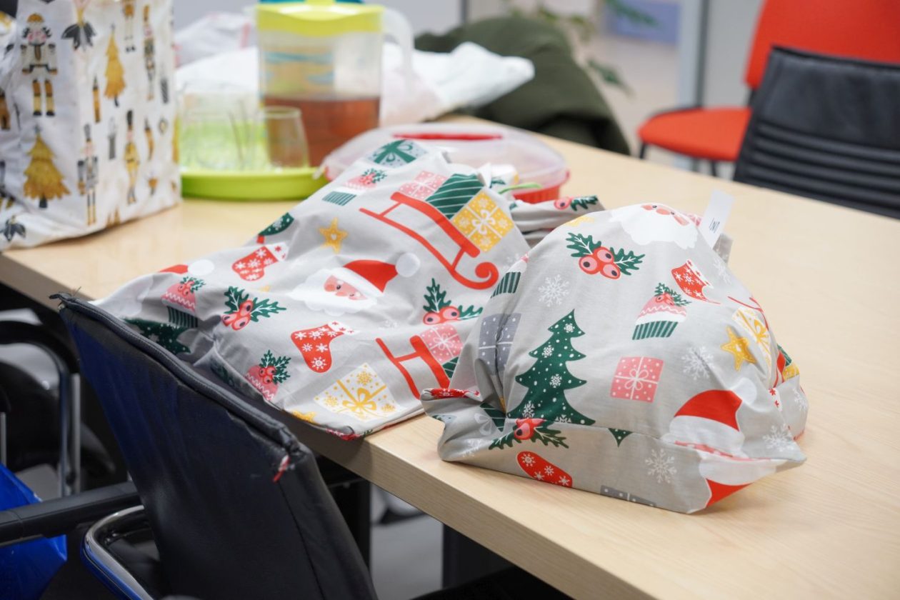 Speleolozi pokloni pedijatrija bolnica božić darivaje (6)