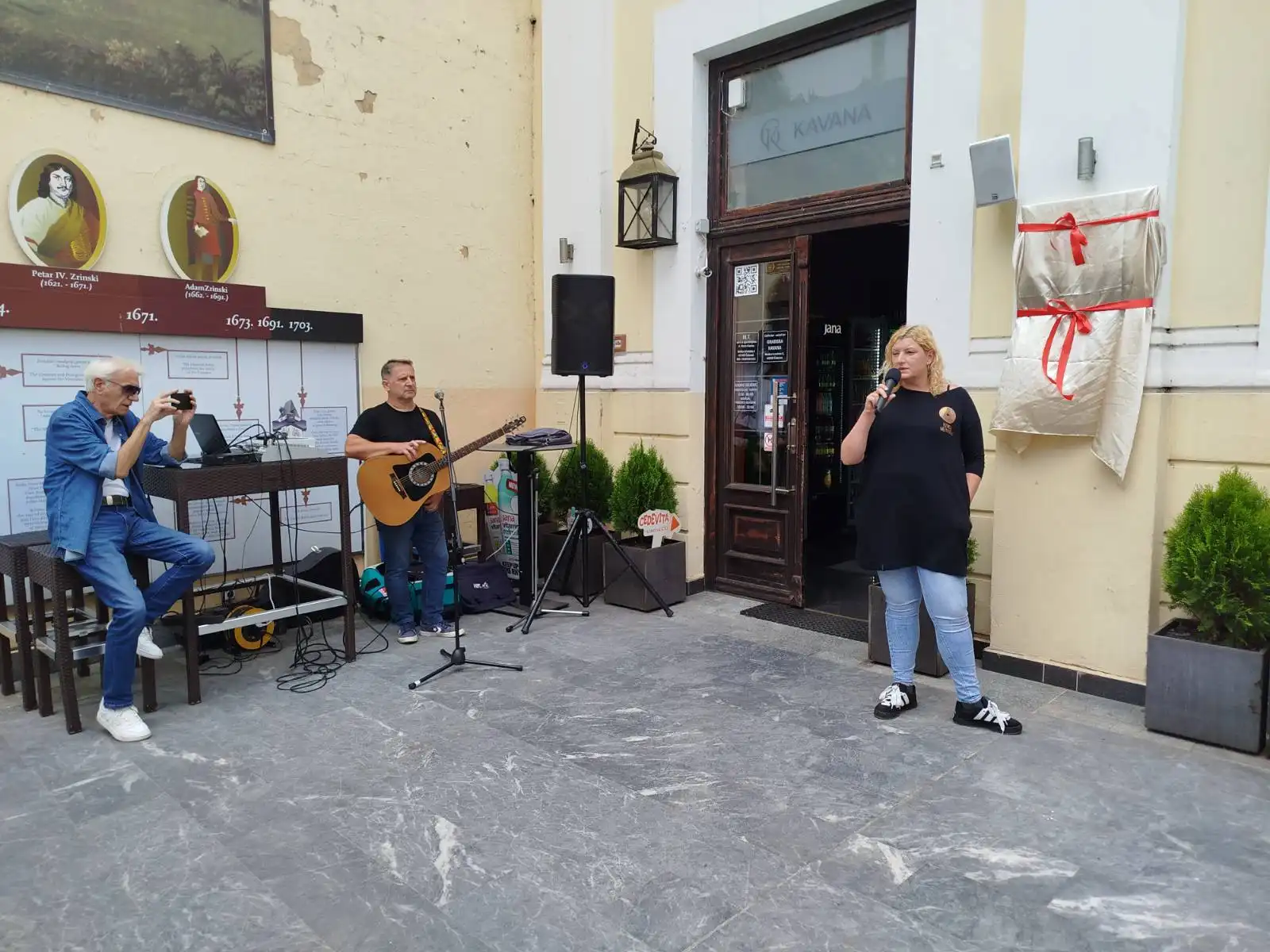 Spomen ploča i Maša Hrustek Sobočan