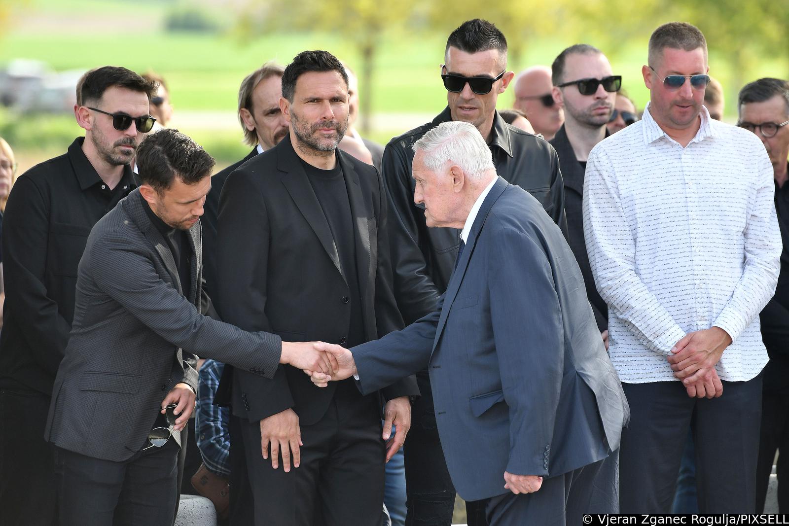 Sveti Martin na Muri: Sprovod bivšeg nogometnog reprezentativca Nikole Pokrivača Sveti Martin na Muri: Sprovod bivšeg nogometnog reprezentativca Nikole Pokrivača