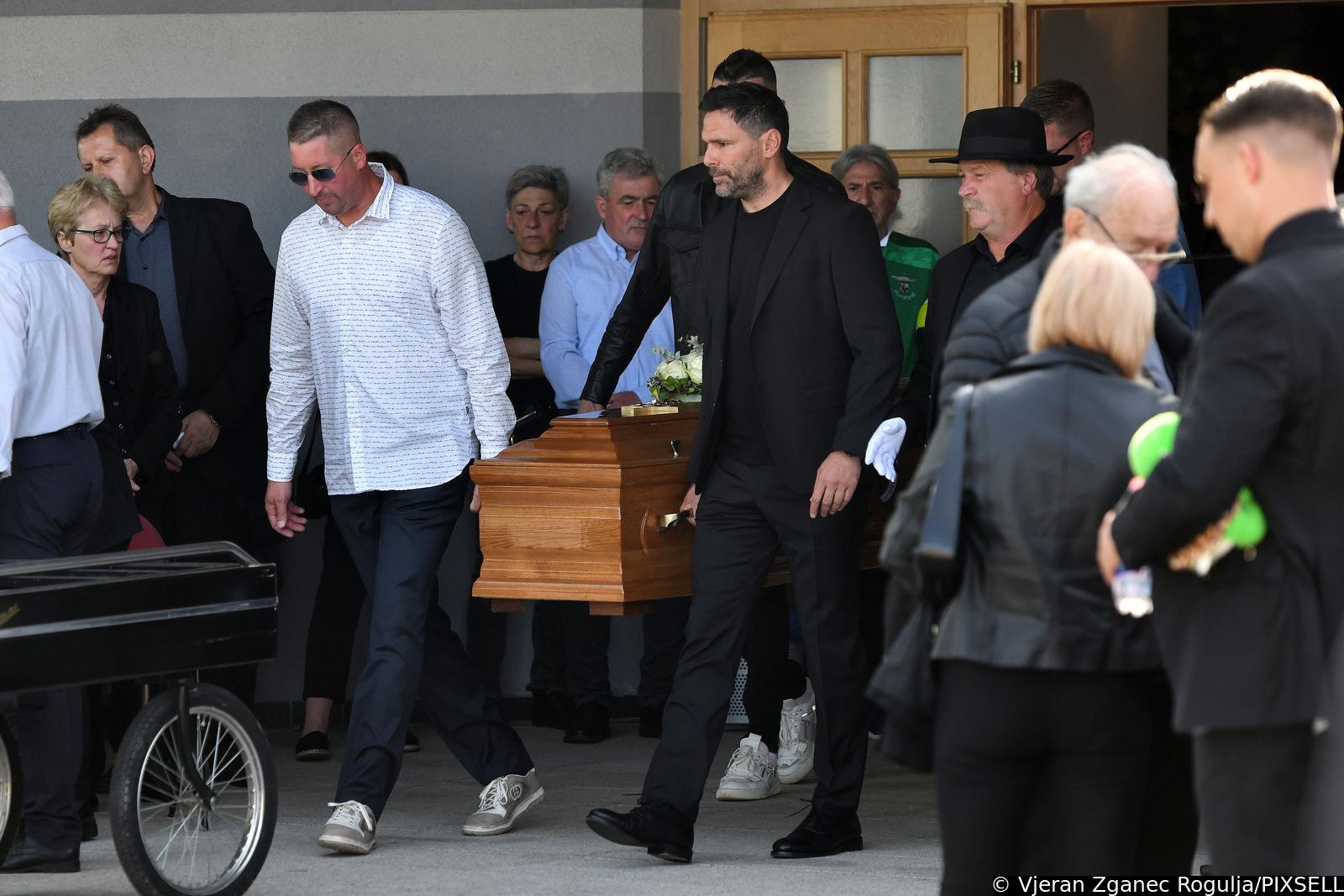 Sveti Martin na Muri: Sprovod bivšeg nogometnog reprezentativca Nikole Pokrivača Sveti Martin na Muri: Sprovod bivšeg nogometnog reprezentativca Nikole Pokrivača