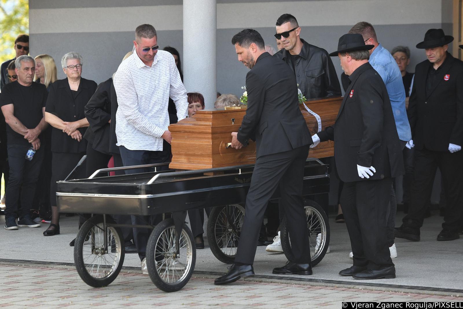 Sveti Martin na Muri: Sprovod bivšeg nogometnog reprezentativca Nikole Pokrivača Sveti Martin na Muri: Sprovod bivšeg nogometnog reprezentativca Nikole Pokrivača