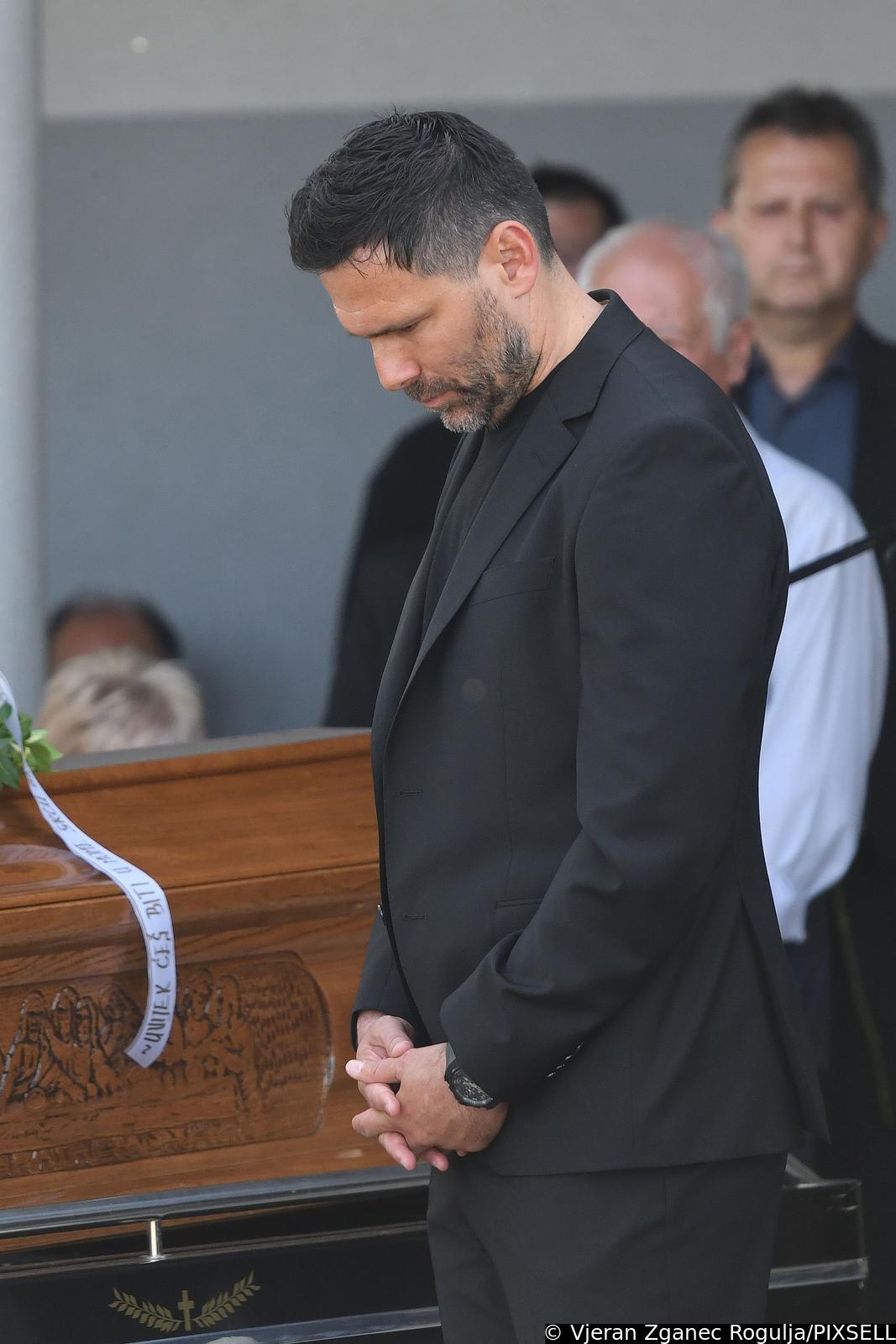 Sveti Martin na Muri: Sprovod bivšeg nogometnog reprezentativca Nikole Pokrivača Sveti Martin na Muri: Sprovod bivšeg nogometnog reprezentativca Nikole Pokrivača