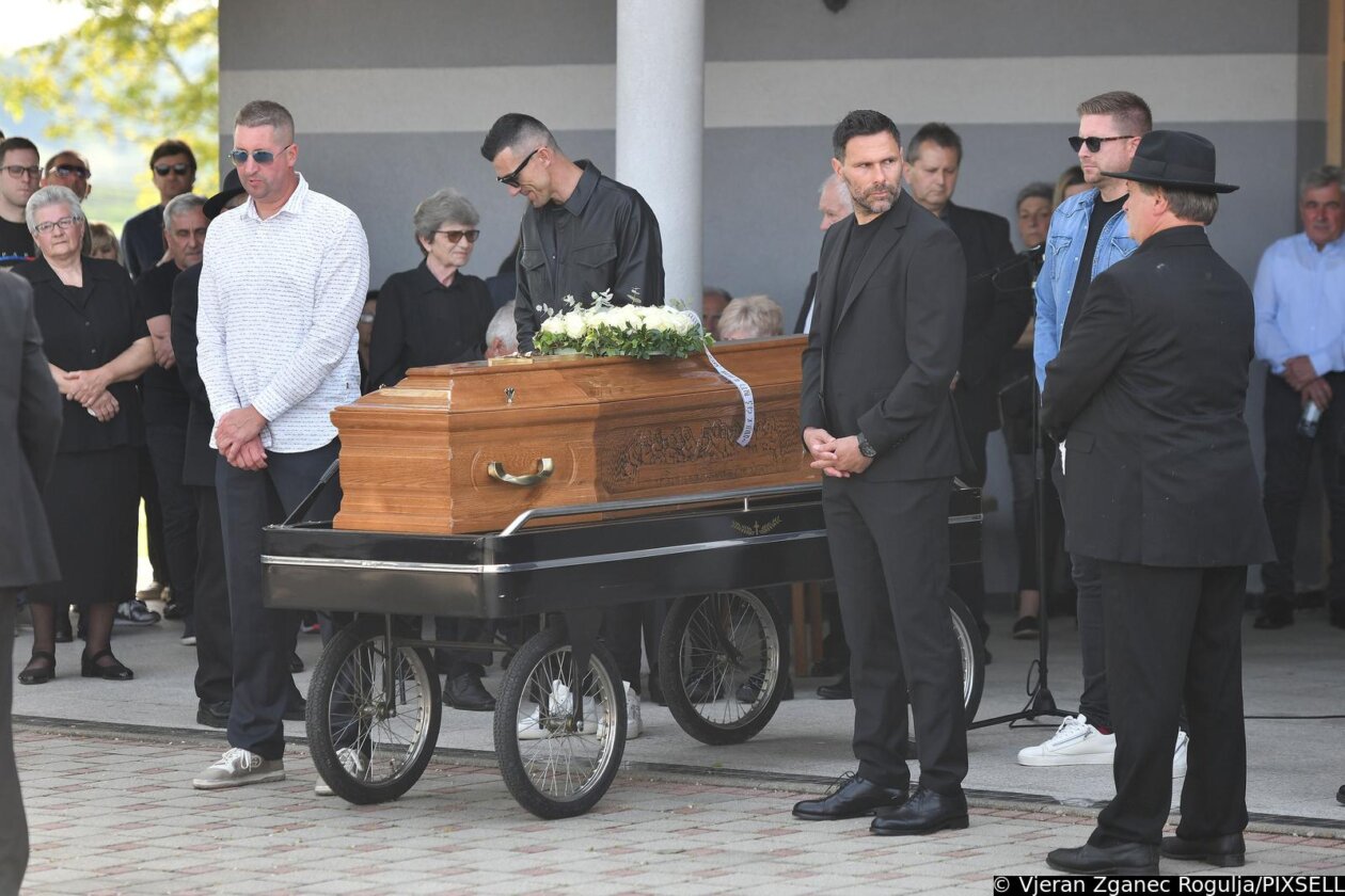 Sveti Martin na Muri: Sprovod bivšeg nogometnog reprezentativca Nikole Pokrivača