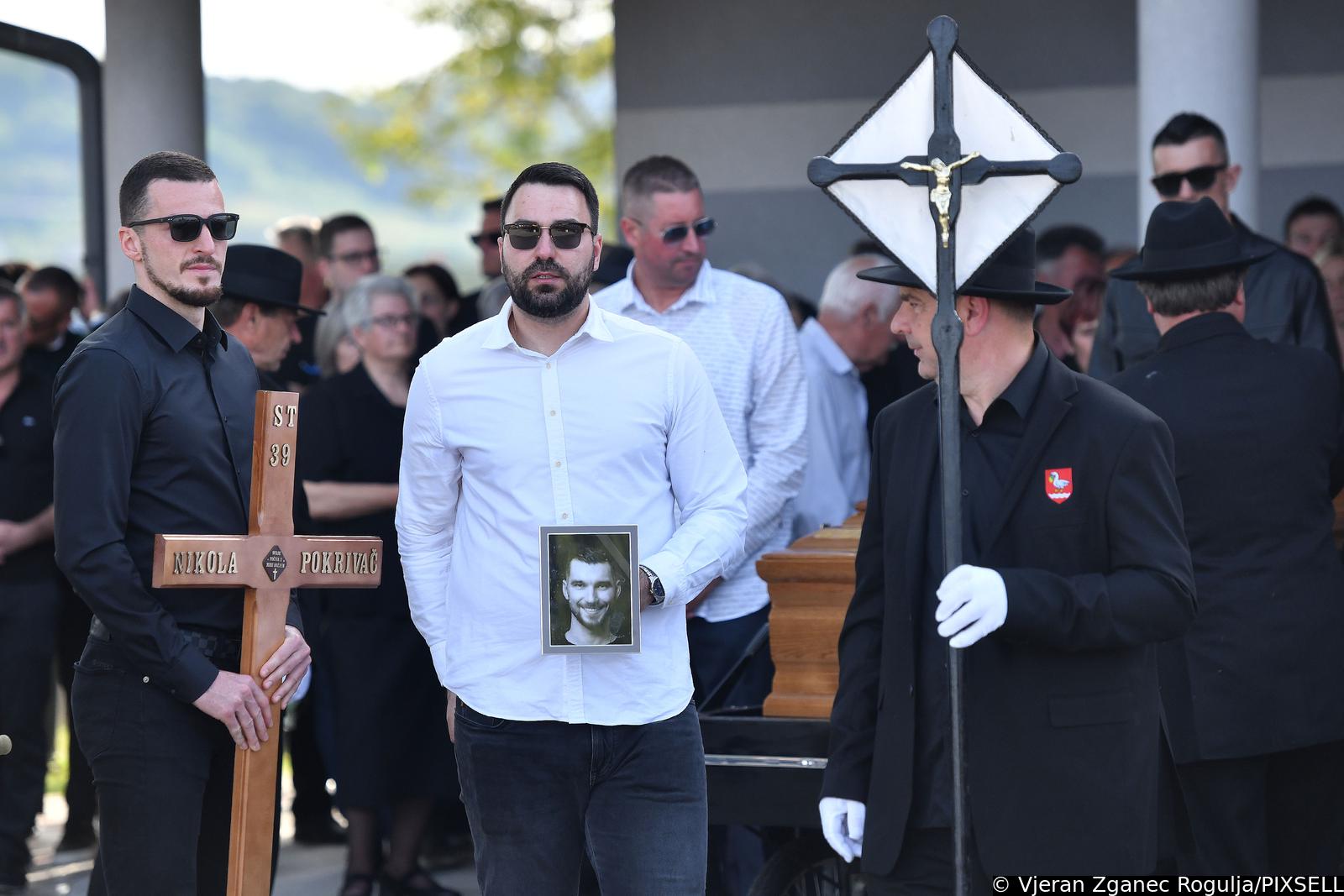 Sveti Martin na Muri: Sprovod bivšeg nogometnog reprezentativca Nikole Pokrivača Sveti Martin na Muri: Sprovod bivšeg nogometnog reprezentativca Nikole Pokrivača