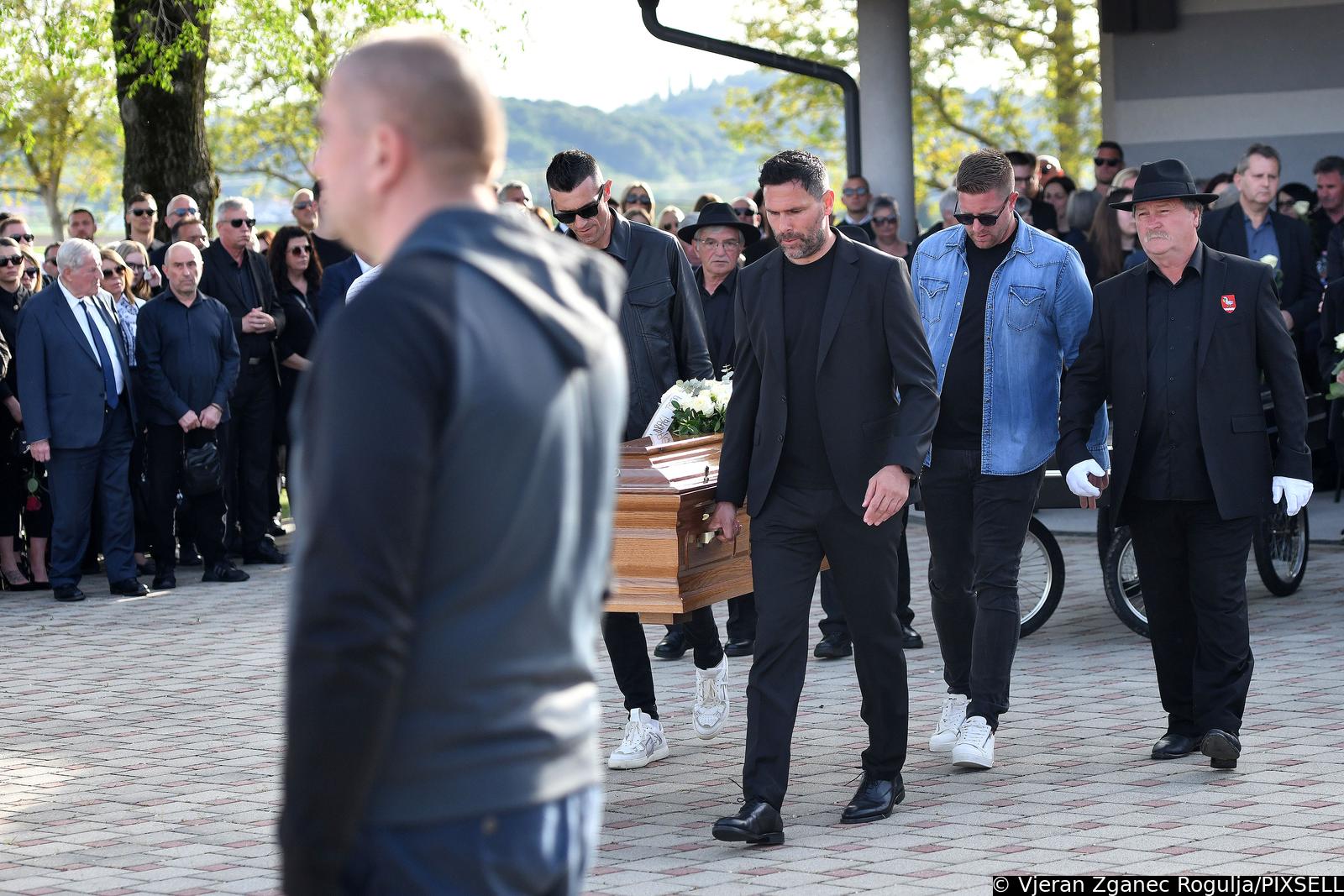 Sveti Martin na Muri: Sprovod bivšeg nogometnog reprezentativca Nikole Pokrivača Sveti Martin na Muri: Sprovod bivšeg nogometnog reprezentativca Nikole Pokrivača