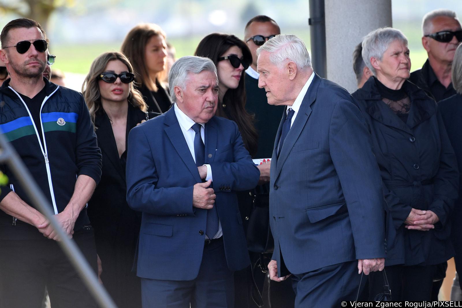 Sveti Martin na Muri: Sprovod bivšeg nogometnog reprezentativca Nikole Pokrivača Sveti Martin na Muri: Sprovod bivšeg nogometnog reprezentativca Nikole Pokrivača