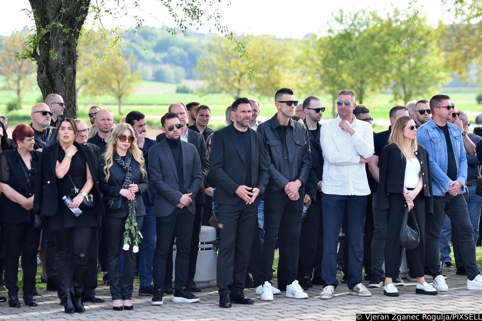 Sveti Martin na Muri: Sprovod bivšeg nogometnog reprezentativca Nikole Pokrivača Sveti Martin na Muri: Sprovod bivšeg nogometnog reprezentativca Nikole Pokrivača