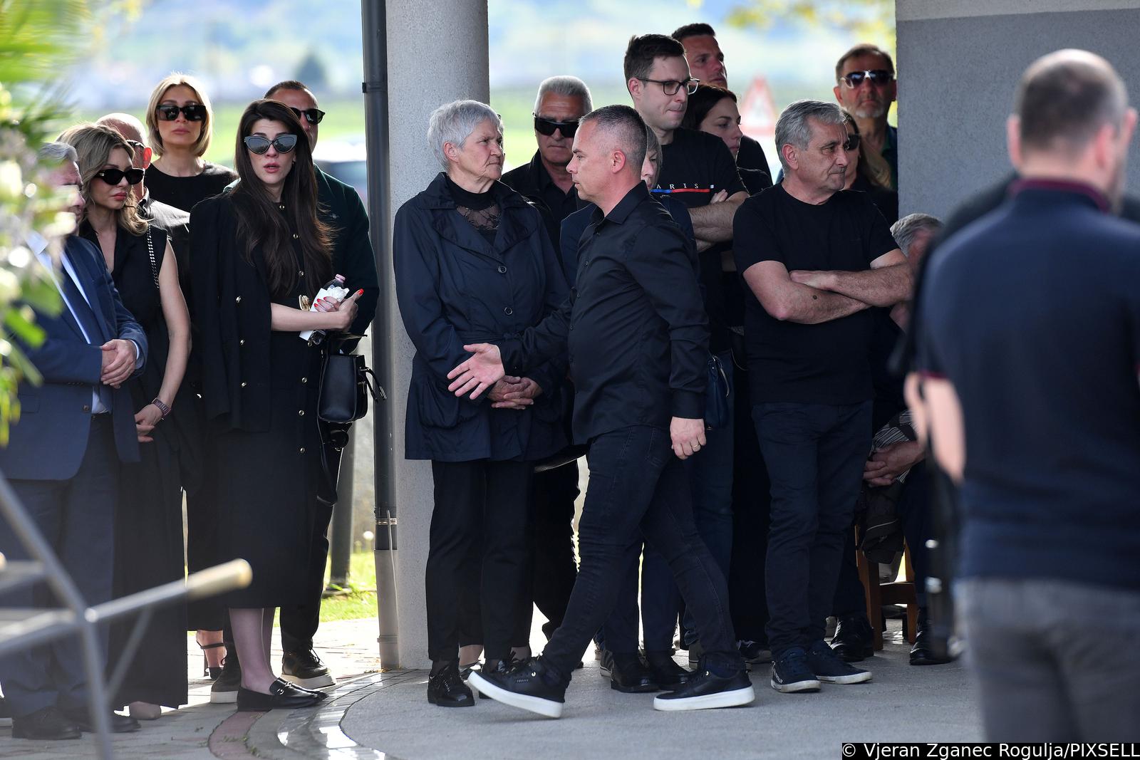 Sveti Martin na Muri: Sprovod bivšeg nogometnog reprezentativca Nikole Pokrivača Sveti Martin na Muri: Sprovod bivšeg nogometnog reprezentativca Nikole Pokrivača