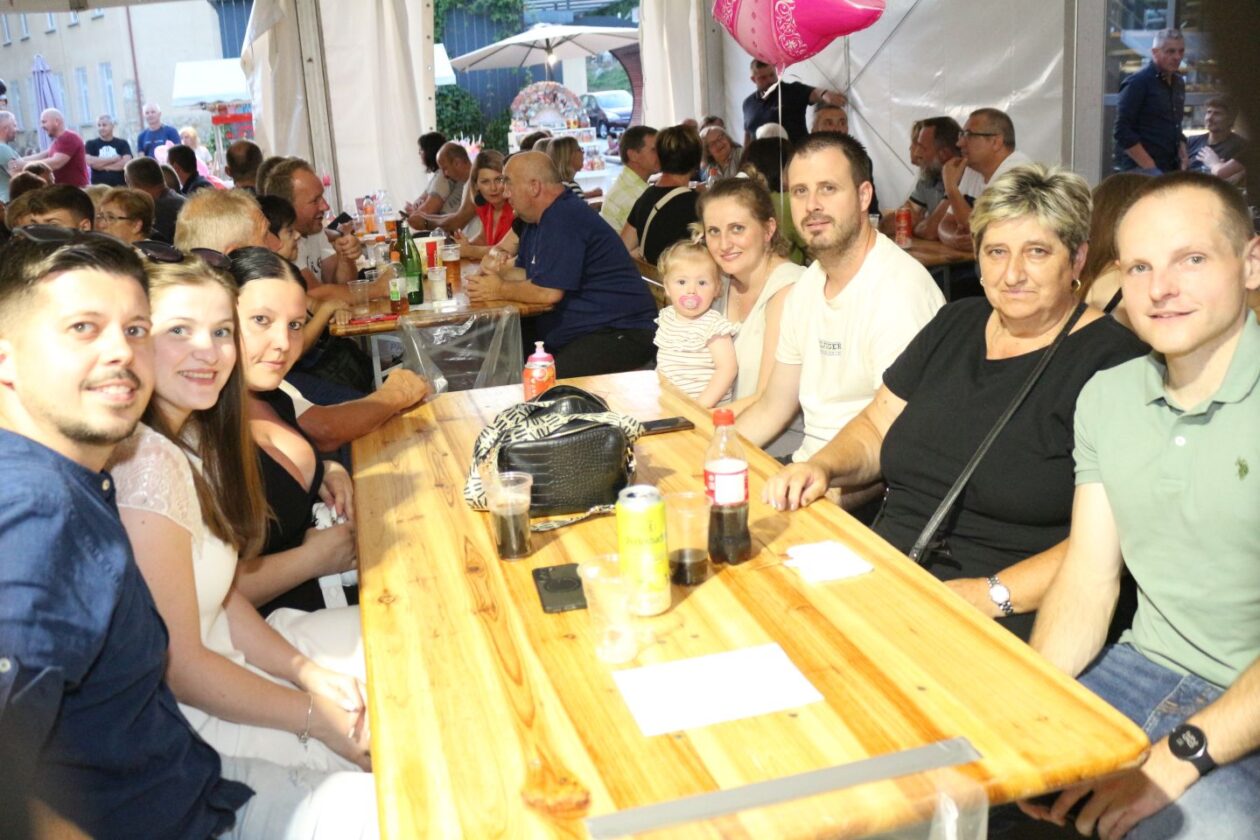 Srebrna krila i Chriztel Renae podigli atmosferu do maksimuma (26) Srebrna krila i Chriztel Renae podigli atmosferu do maksimuma (26)