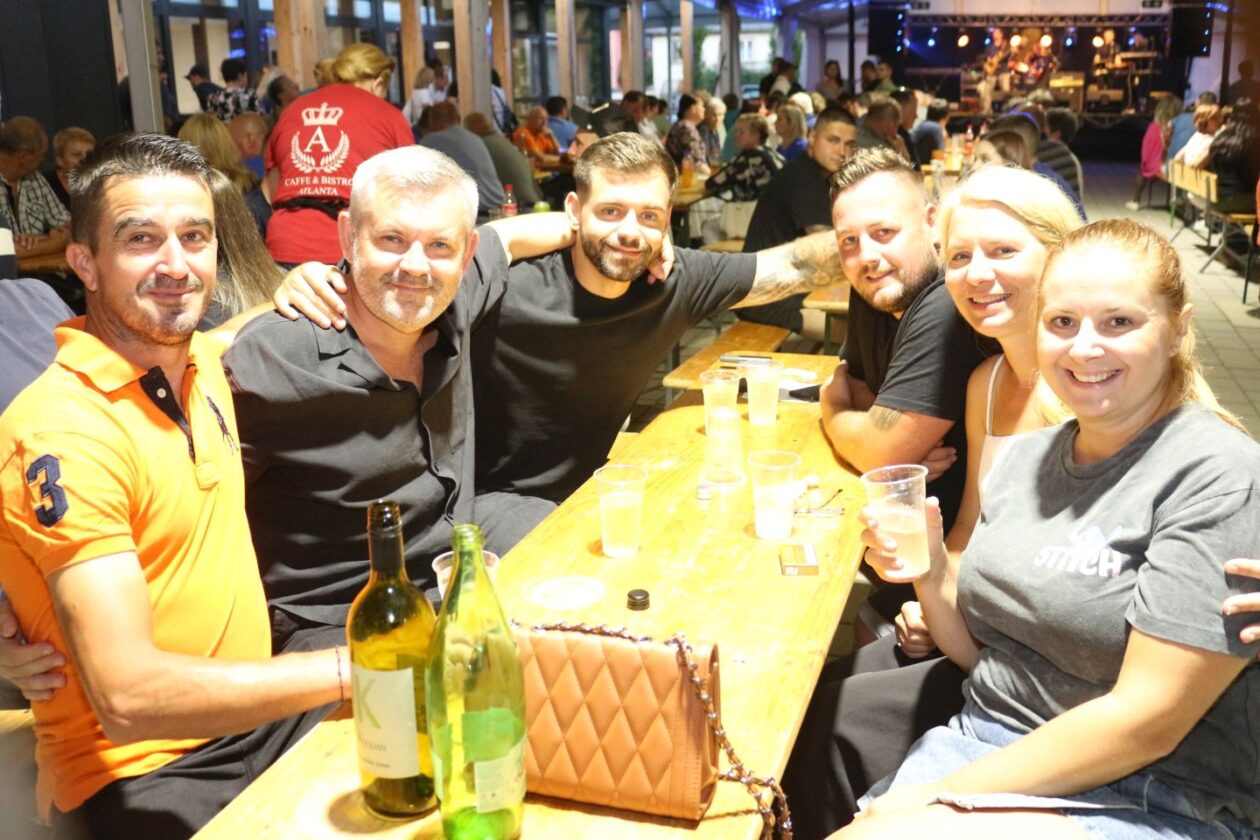 Srebrna krila i Chriztel Renae podigli atmosferu do maksimuma (27) Srebrna krila i Chriztel Renae podigli atmosferu do maksimuma (27)