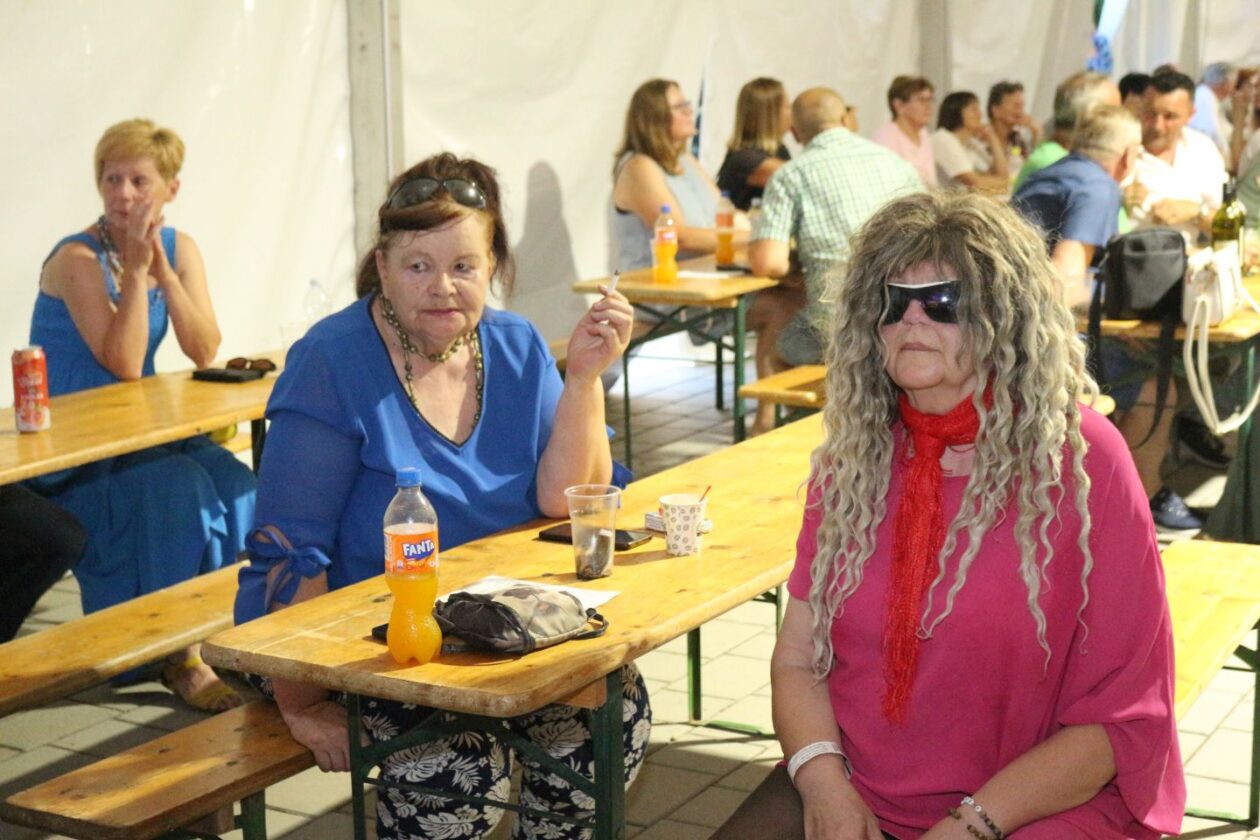 Srebrna krila i Chriztel Renae podigli atmosferu do maksimuma (33) Srebrna krila i Chriztel Renae podigli atmosferu do maksimuma (33)