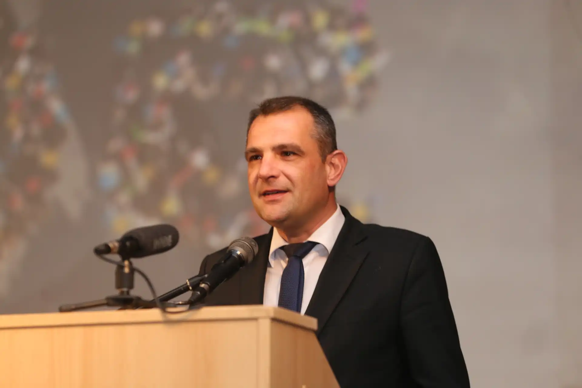 matija posavec za govornicom