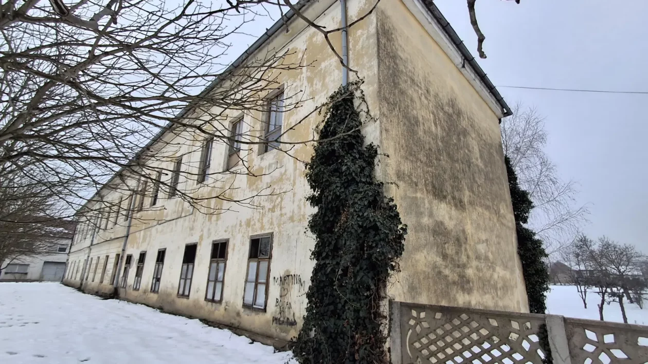 Stara škola Donja Dubrava rušenje (3)