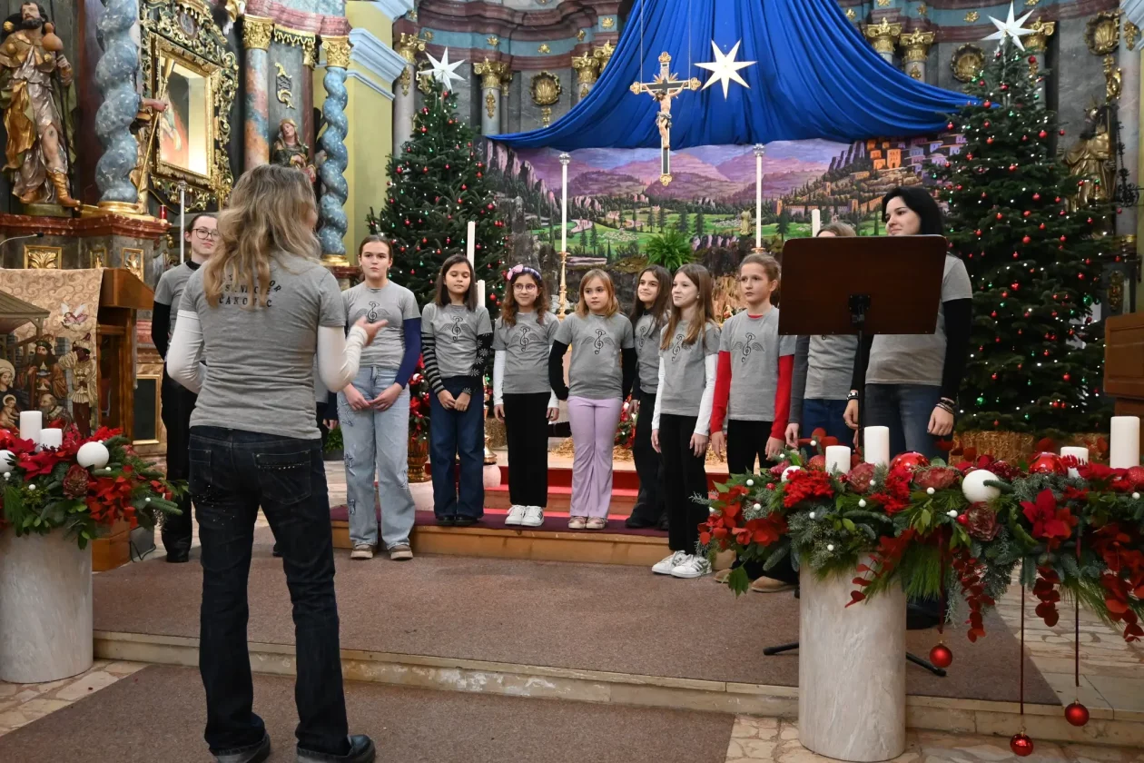 Štefanje – crkva svetog Nikole ČK KUD Katreuže Ivanovec (13) Štefanje – crkva svetog Nikole ČK KUD Katreuže Ivanovec (13)