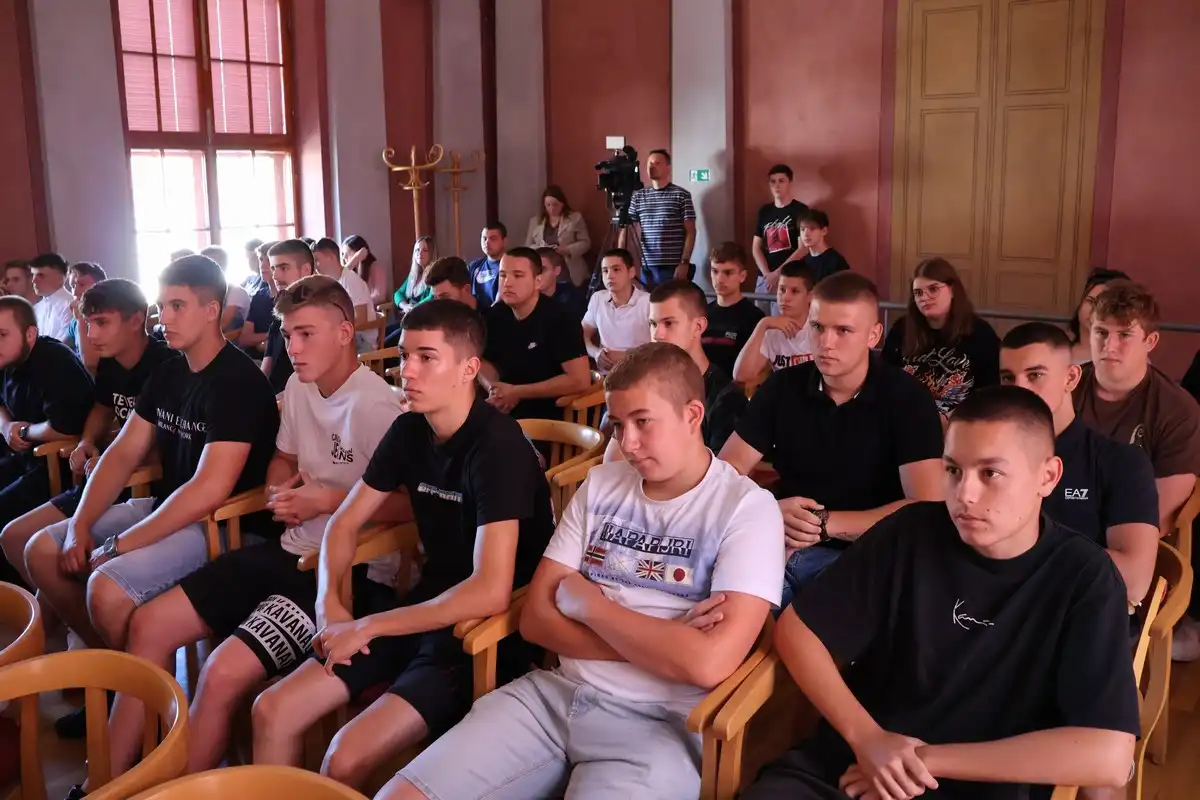 Stipendije deficitarnih zanimanja 2024 (7) Stipendije deficitarnih zanimanja 2024 (7)