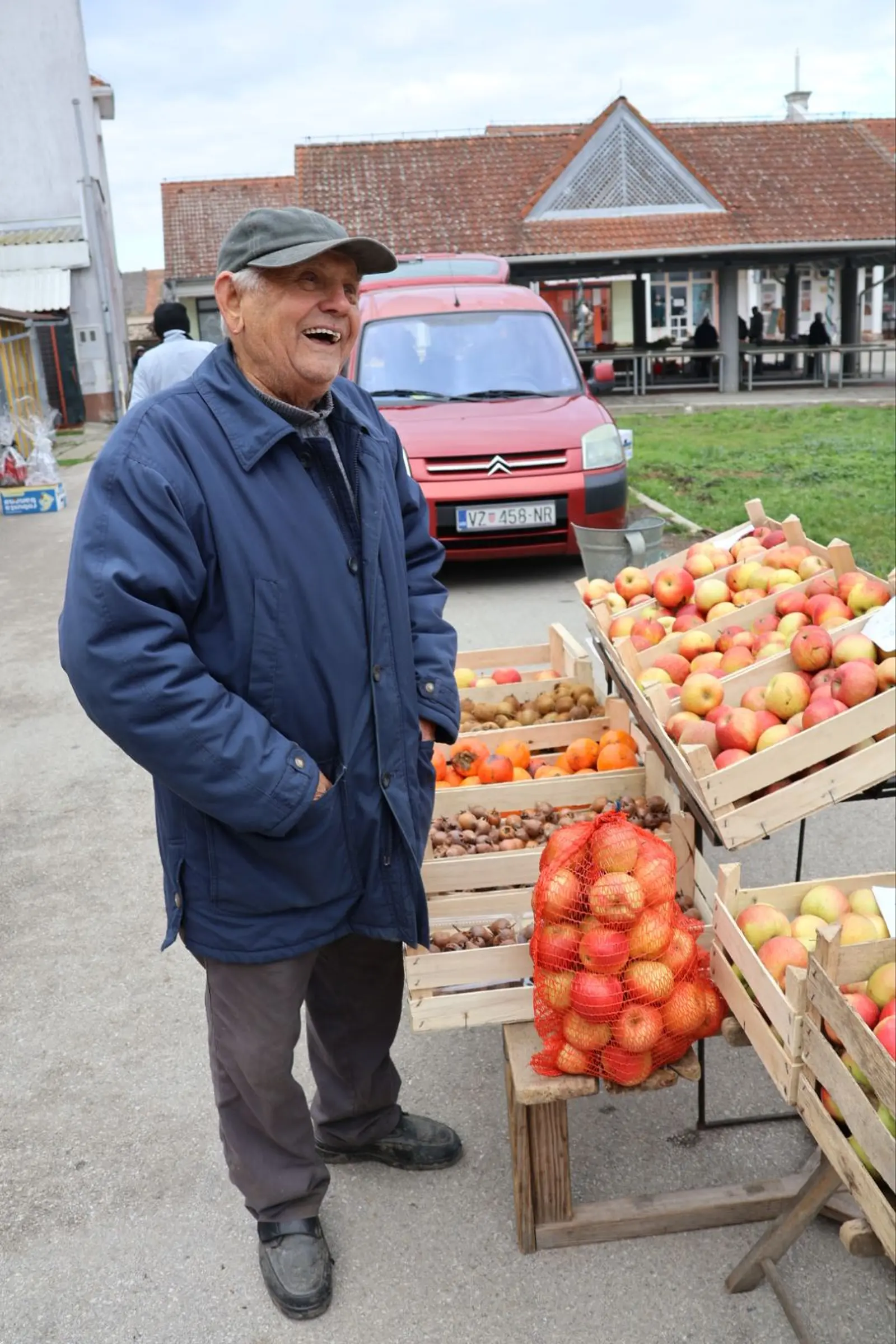 Stjepan Bogomolec, kaki, Prelog, tržnica, jabuke, kivi, mušmula (1) Stjepan Bogomolec, kaki, Prelog, tržnica, jabuke, kivi, mušmula (1)