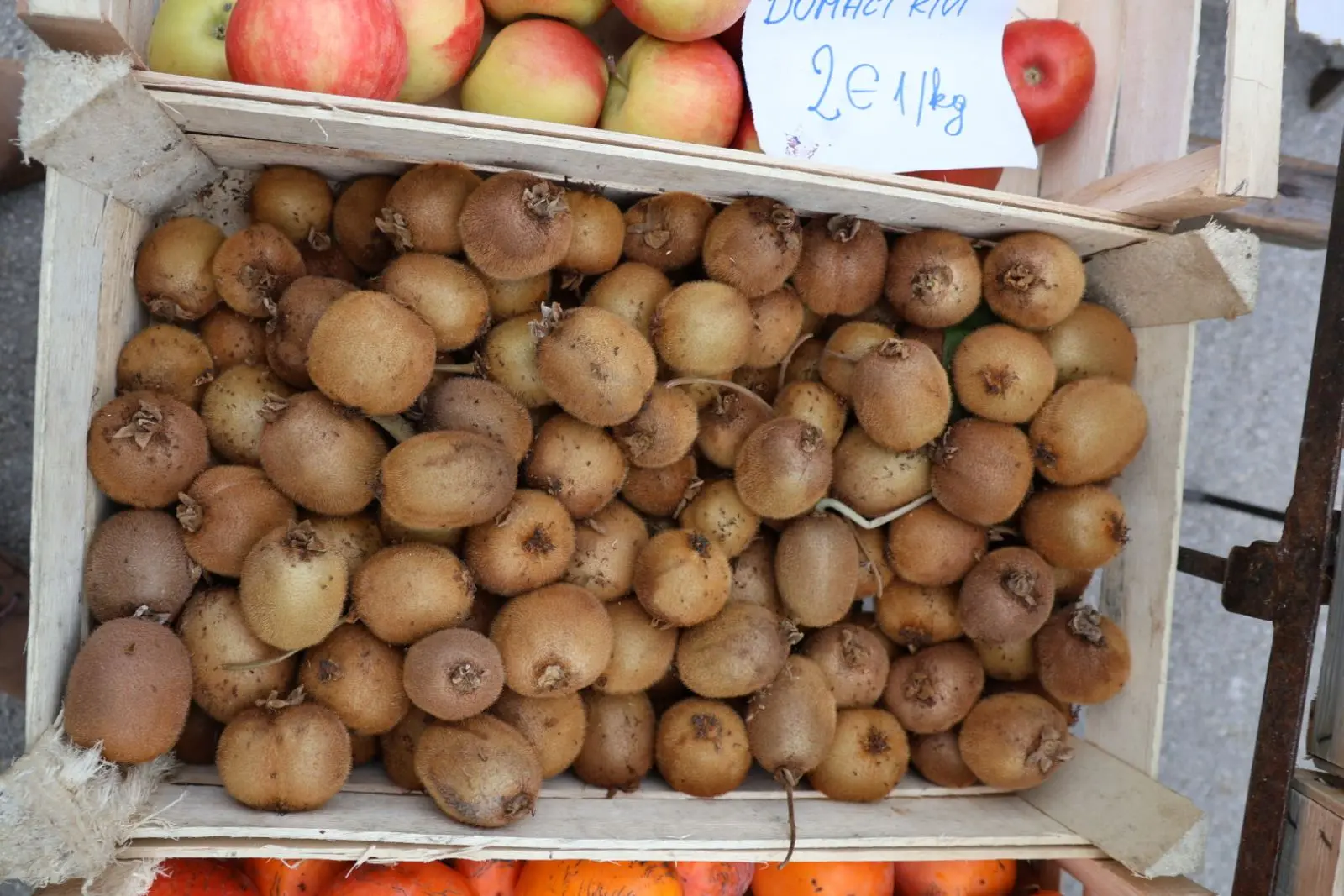 Stjepan Bogomolec, kaki, Prelog, tržnica, jabuke, kivi, mušmula (6) Stjepan Bogomolec, kaki, Prelog, tržnica, jabuke, kivi, mušmula (6)