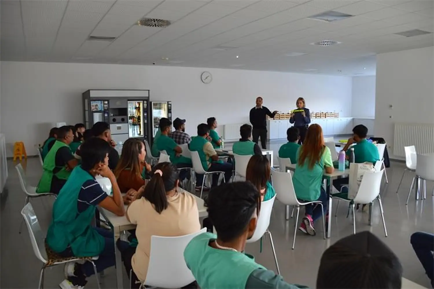 Strani radnici prošli edukaciju o prometnim propisima 2024 (2)