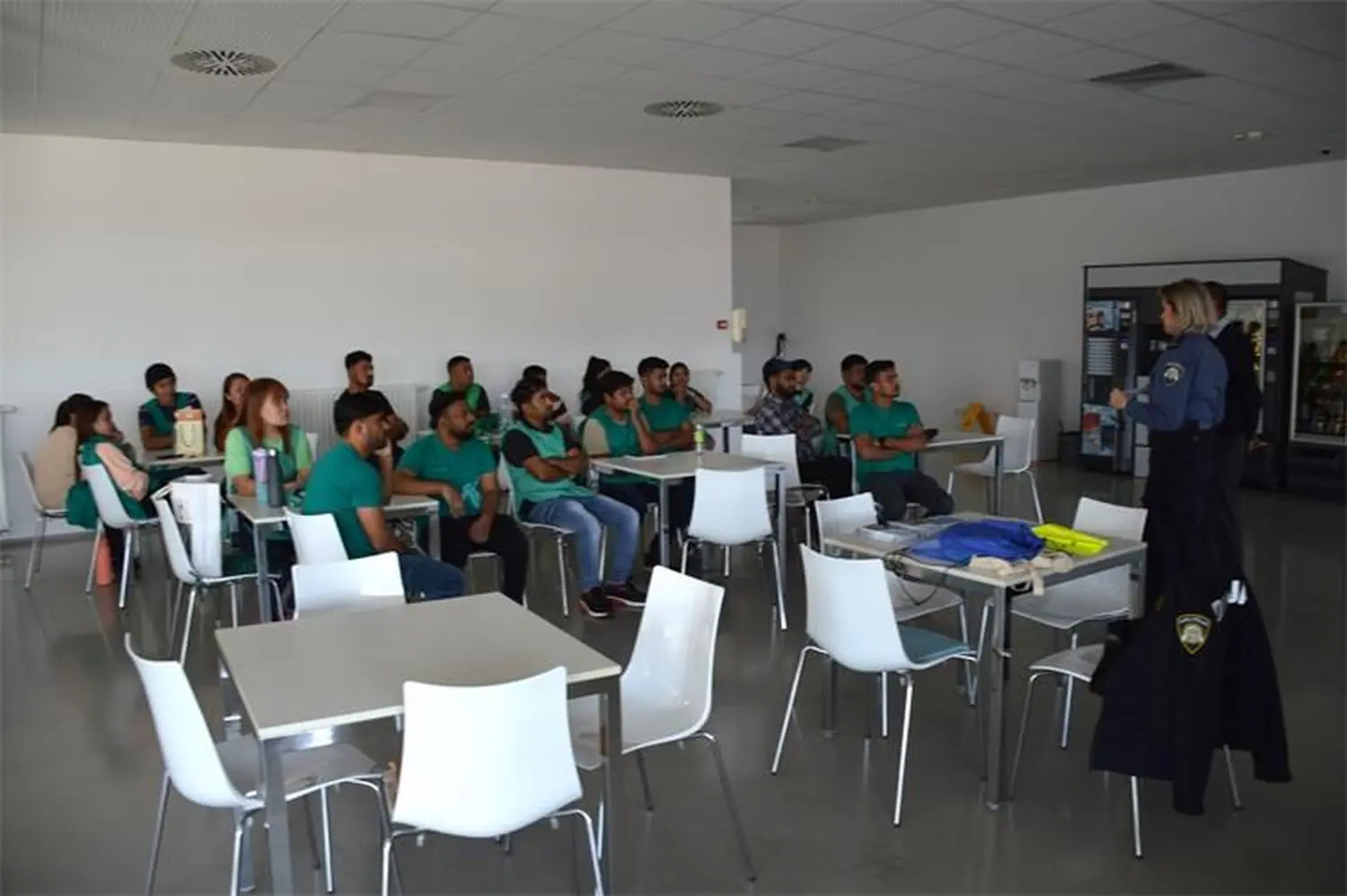 Strani radnici prošli edukaciju o prometnim propisima 2024 (3)