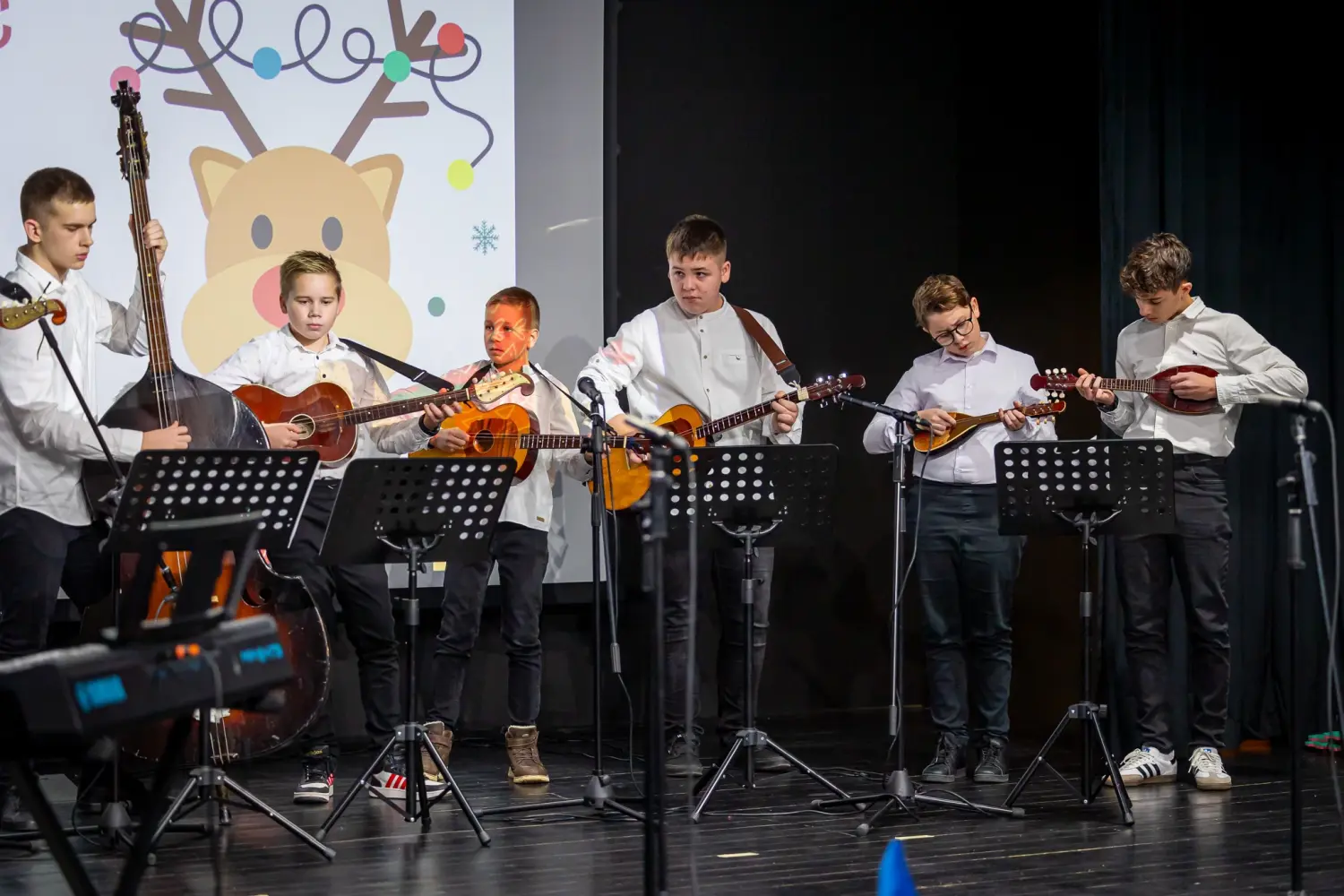 Štrigova, djeca u 2025, darovi, božićno novogodišnji koncert (1) Štrigova, djeca u 2025, darovi, božićno novogodišnji koncert (1)