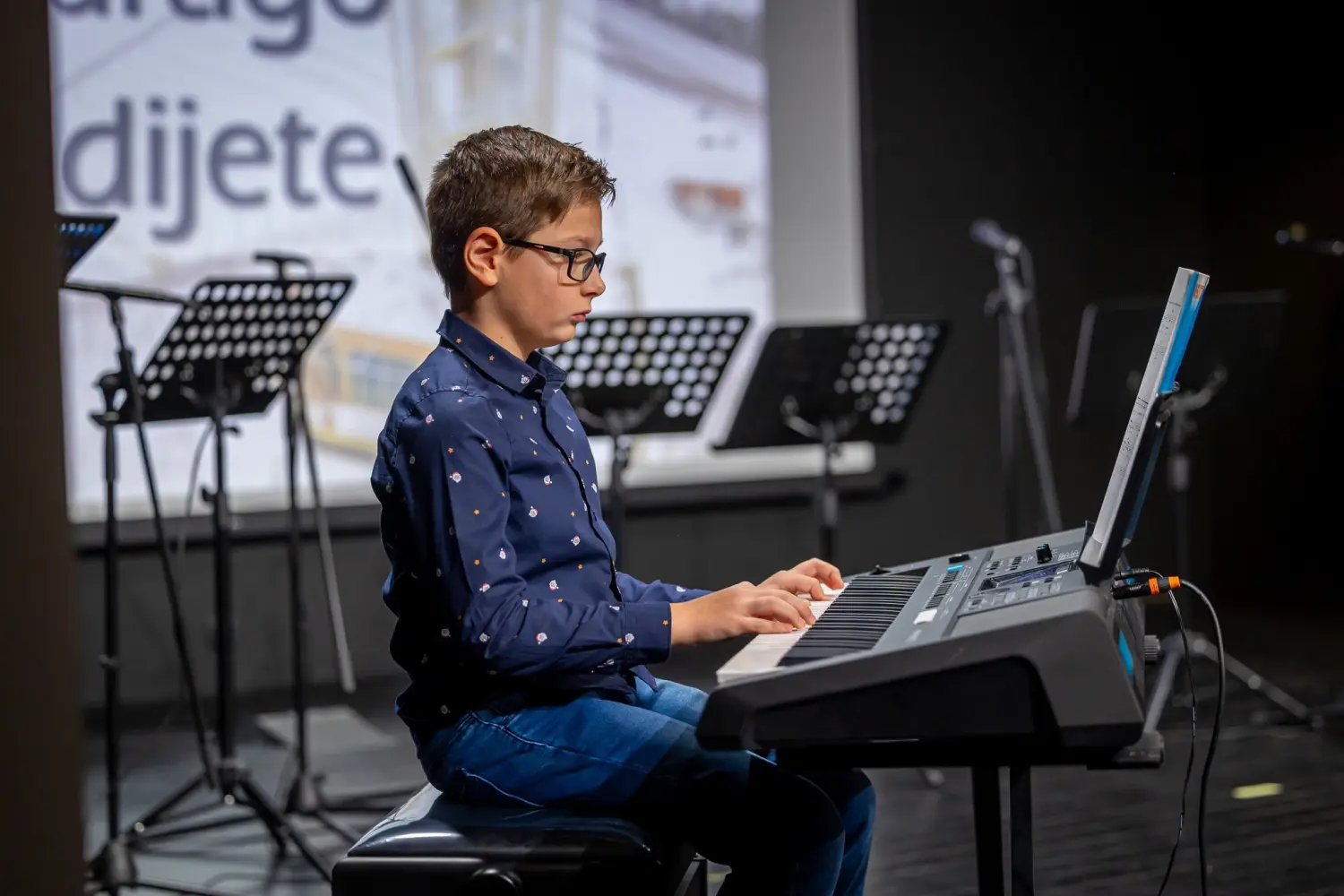 Štrigova, djeca u 2025, darovi, božićno novogodišnji koncert (18) Štrigova, djeca u 2025, darovi, božićno novogodišnji koncert (18)