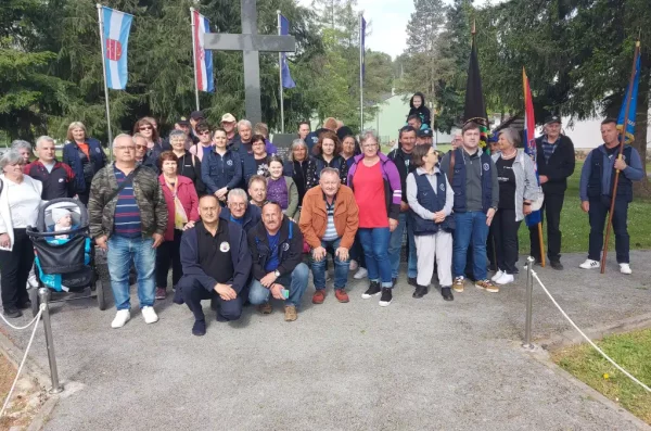 Studijsko putovanje u spomen na VRO „Bljesak“ (12) Studijsko putovanje u spomen na VRO „Bljesak“ (12)