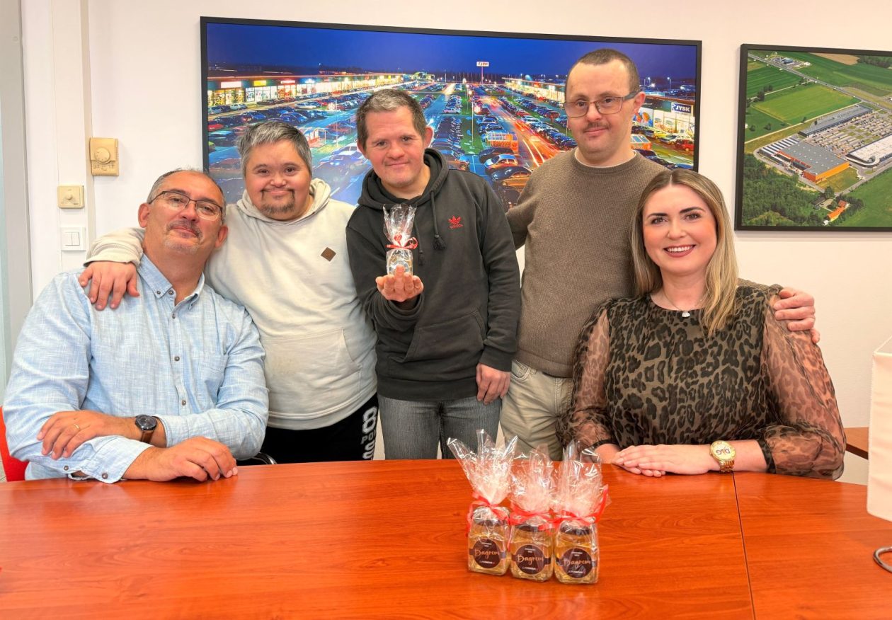 Robi, Nikola i Markom s ravnateljem Marinom Vučićem i upraviteljica Supernove Varaždin, Koprivnica i Križevci Patricija Tkalčec, sveučilišna specijalistica iz menadžmenta poslovnim sustavima te prof. njemačkog i hrvatskog jezika te književnosti