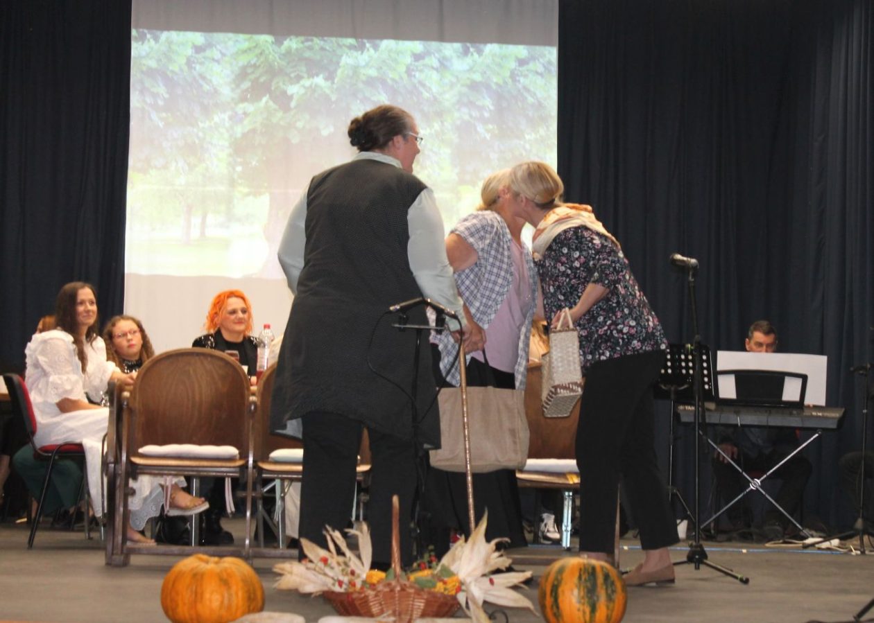 Susret starih i mladih u Belici večer pjesme, glume i međimurskog duha (15) Susret starih i mladih u Belici večer pjesme, glume i međimurskog duha (15)