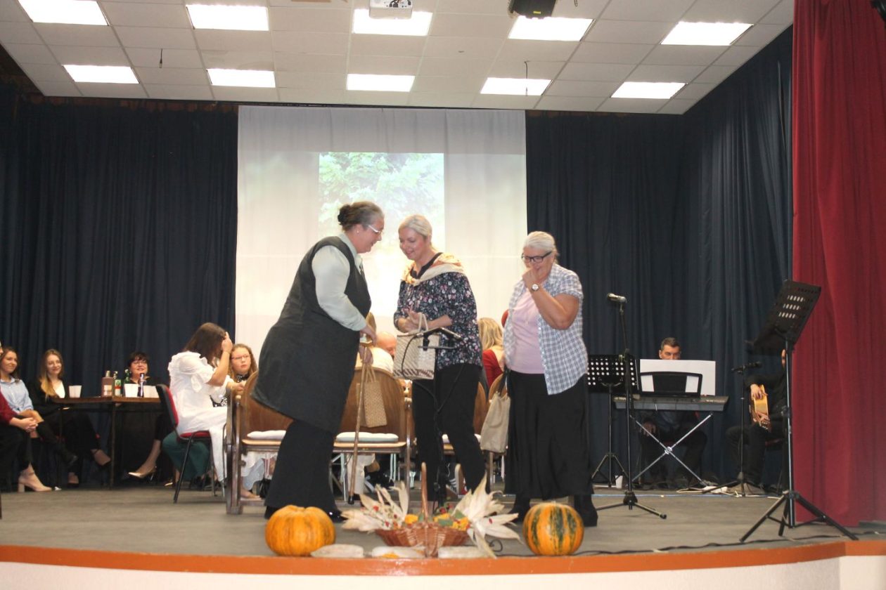 Susret starih i mladih u Belici večer pjesme, glume i međimurskog duha (16) Susret starih i mladih u Belici večer pjesme, glume i međimurskog duha (16)