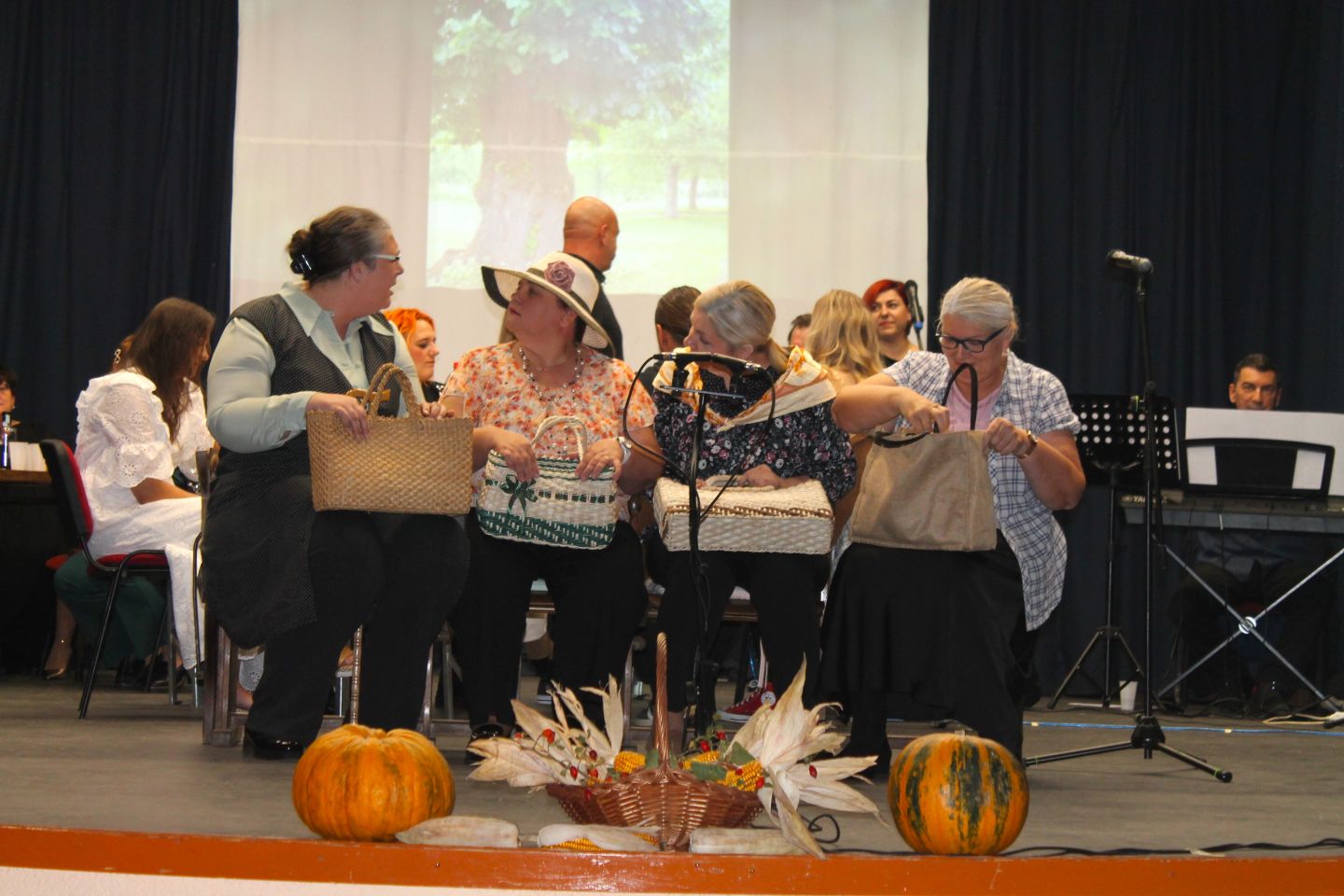 Susret starih i mladih u Belici večer pjesme, glume i međimurskog duha (18) Susret starih i mladih u Belici večer pjesme, glume i međimurskog duha (18)