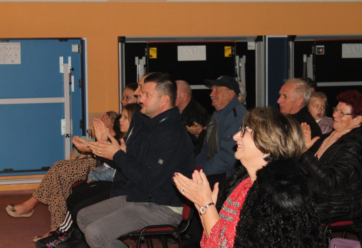 Susret starih i mladih u Belici večer pjesme, glume i međimurskog duha (23) Susret starih i mladih u Belici večer pjesme, glume i međimurskog duha (23)