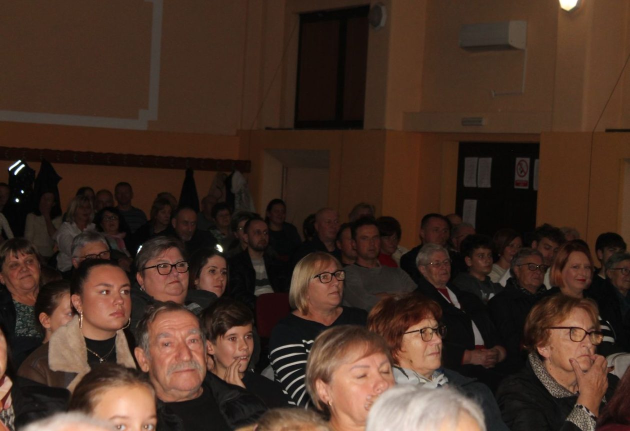 Susret starih i mladih u Belici večer pjesme, glume i međimurskog duha (41) Susret starih i mladih u Belici večer pjesme, glume i međimurskog duha (41)