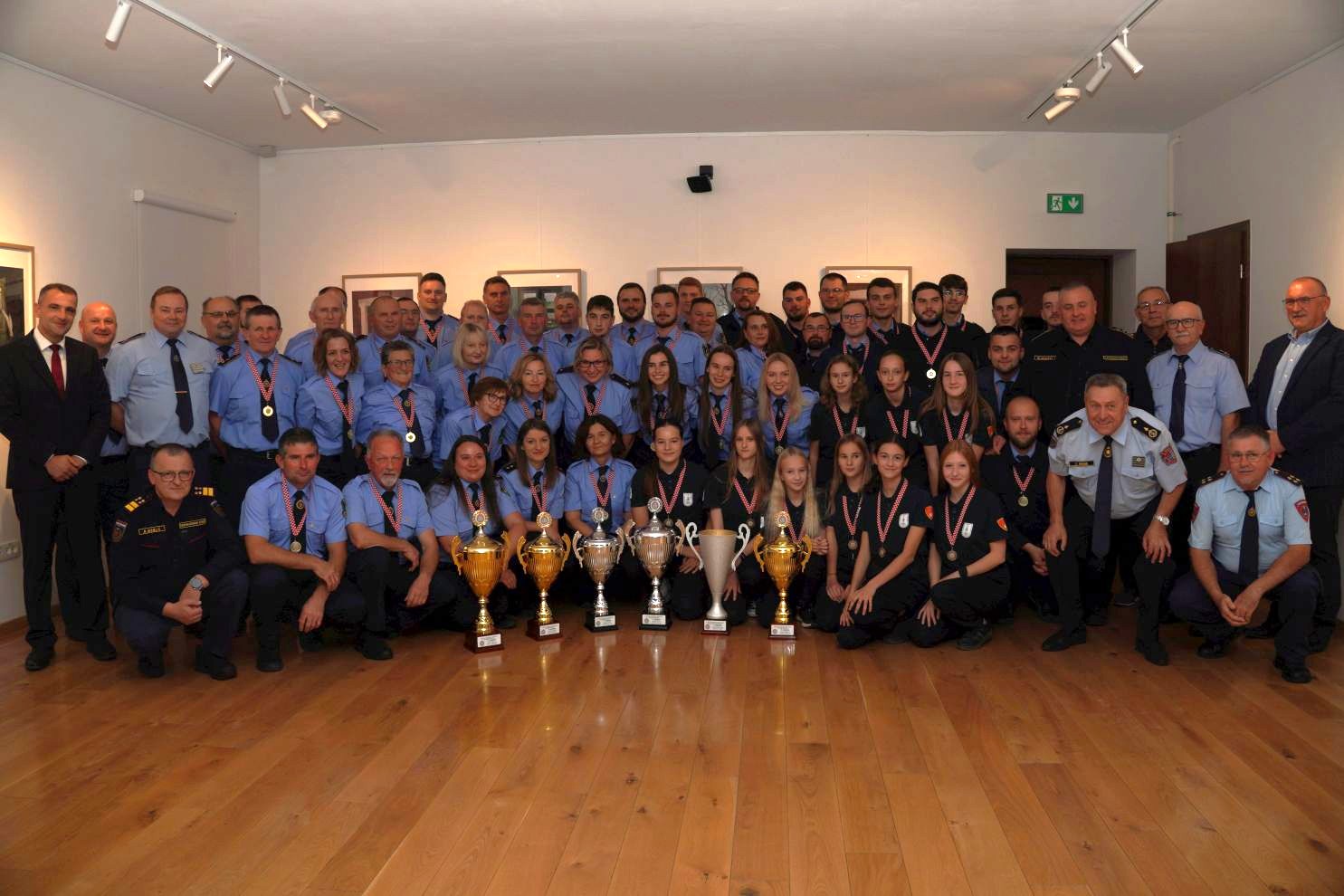 Svečani prijem vatrogasaca u MMČ (37)