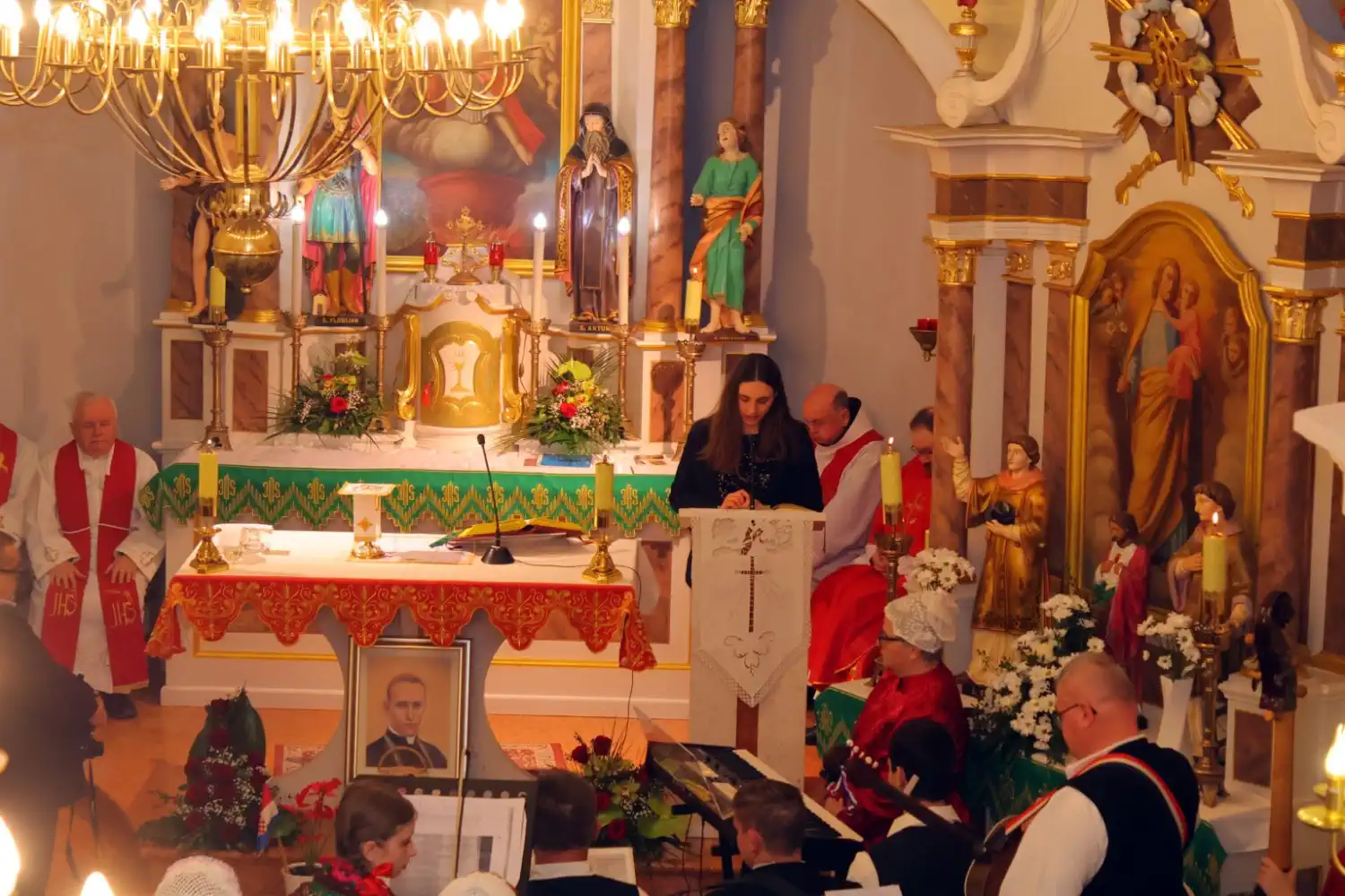 Svečano Stepinčevo u Ivanovcu Euharistijsko slavlje okupilo mnoštvo vjernika (15)