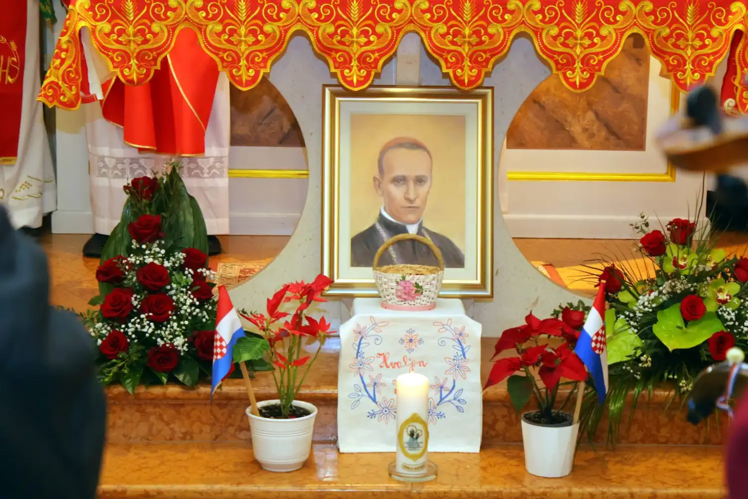 Svečano Stepinčevo u Ivanovcu Euharistijsko slavlje okupilo mnoštvo vjernika (17)