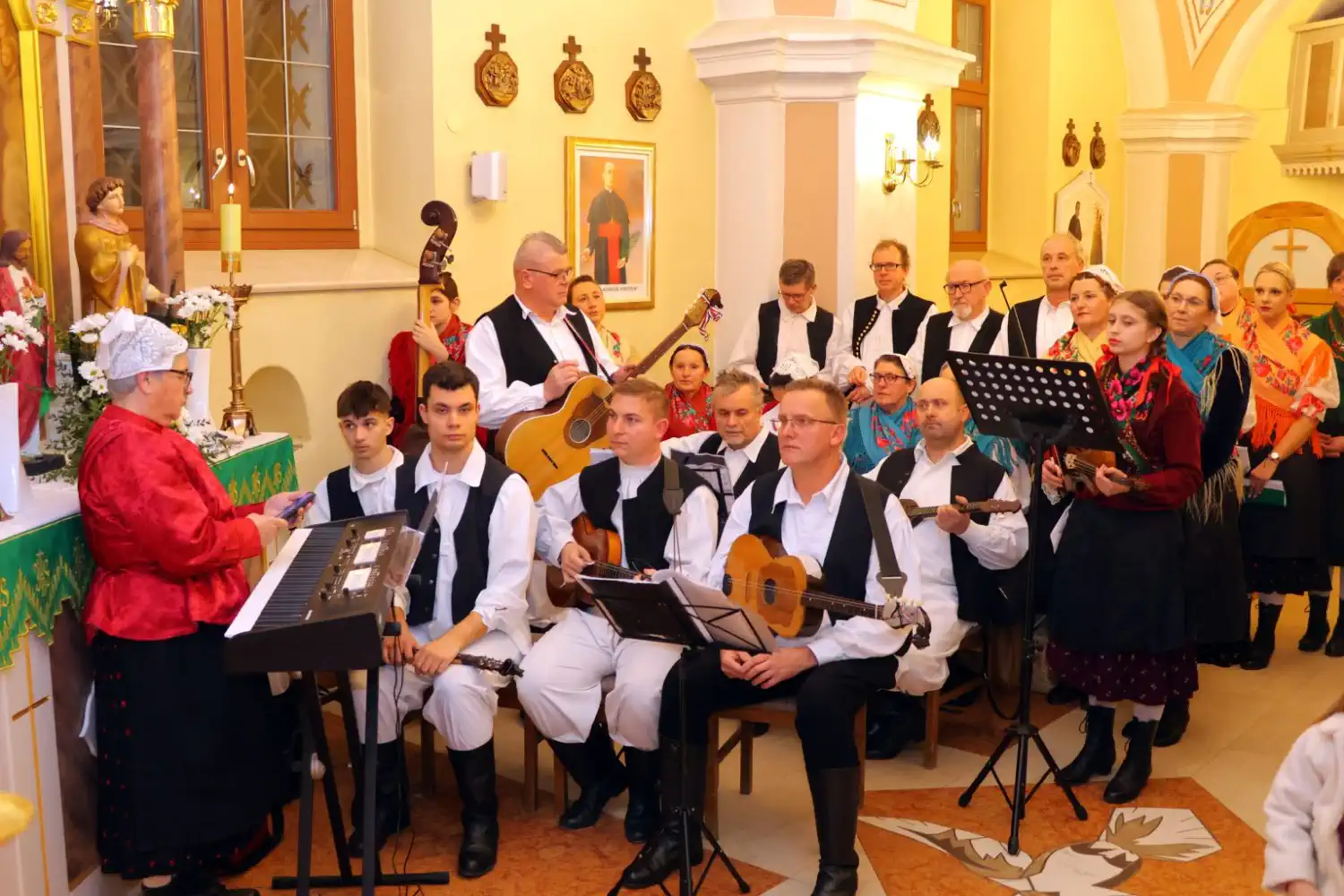 Svečano Stepinčevo u Ivanovcu Euharistijsko slavlje okupilo mnoštvo vjernika (22)