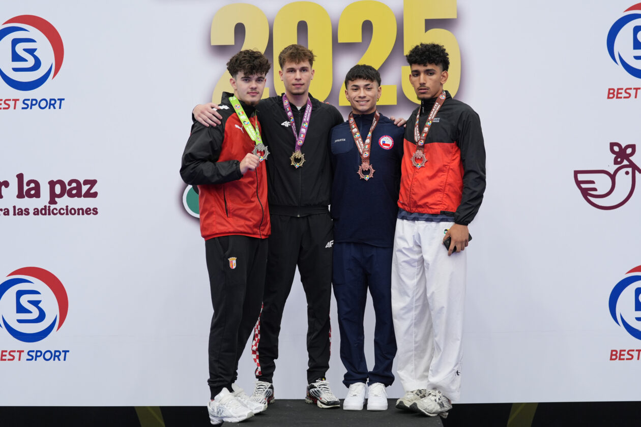 Sven Strahija na postolju